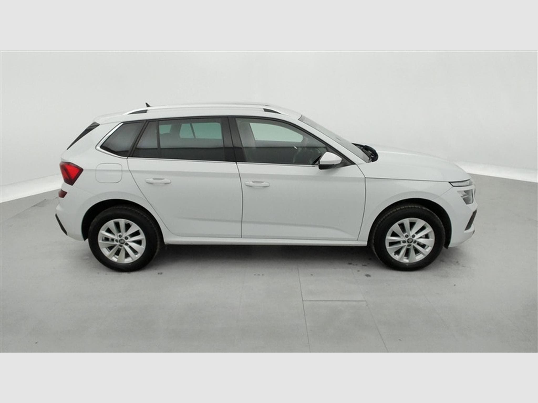 Skoda Kamiq 1.0 TSI 115cv DSG Clever CARPLAY / FULL LED / KEYLESS / CAM (2025) - Foto 23