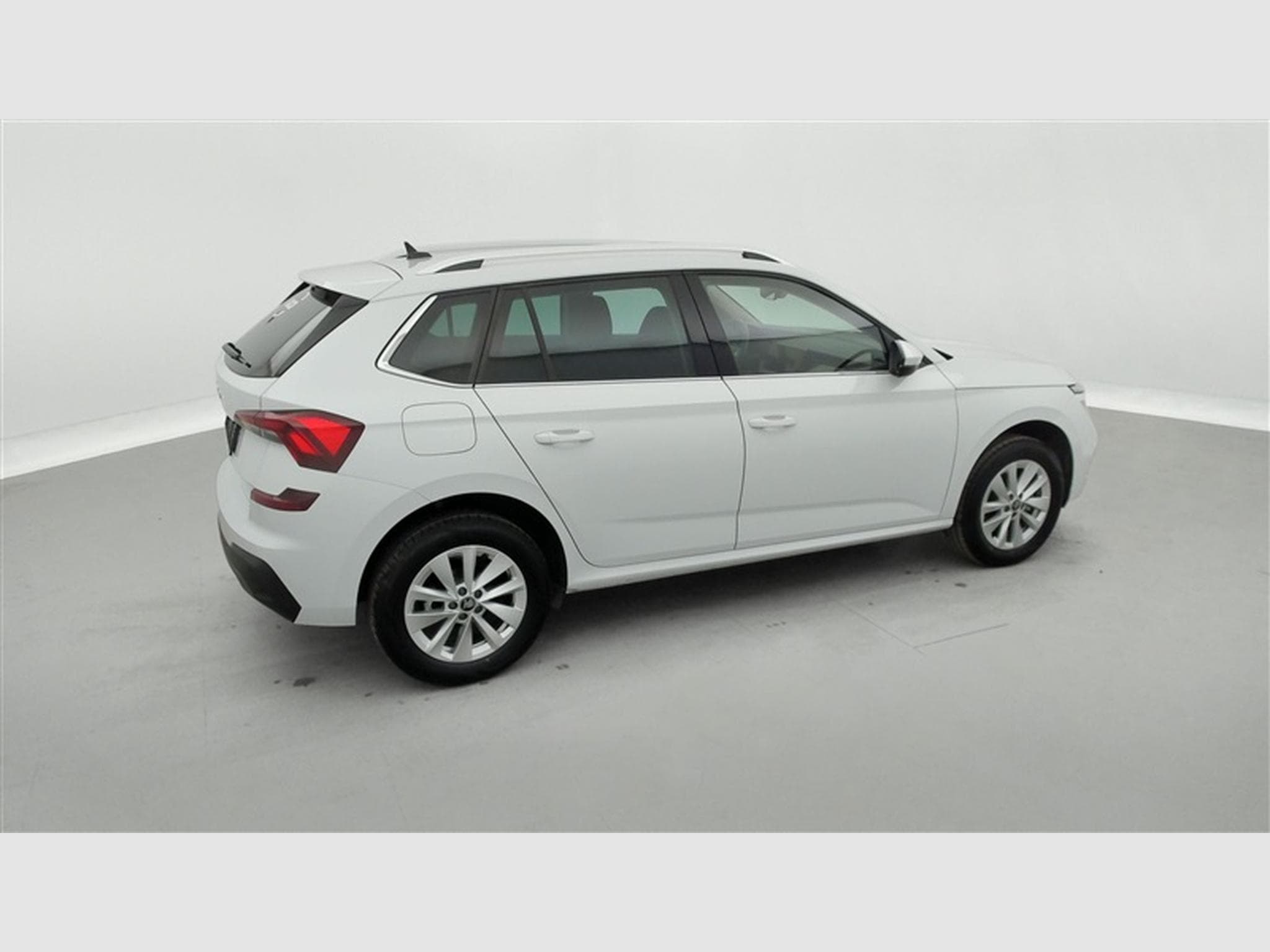 Skoda Kamiq 1.0 TSI 115cv DSG Clever CARPLAY / FULL LED / KEYLESS / CAM (2025) - Foto 24