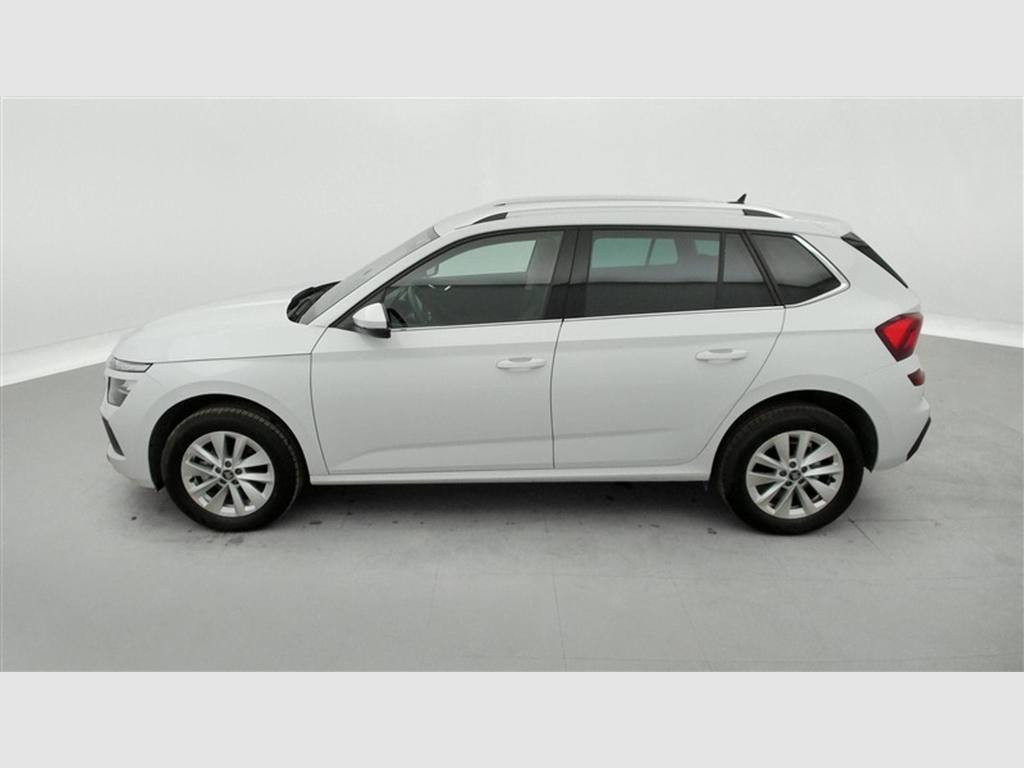 Skoda Kamiq 1.0 TSI 115cv DSG Clever CARPLAY / FULL LED / KEYLESS / CAM (2025) - Foto 3