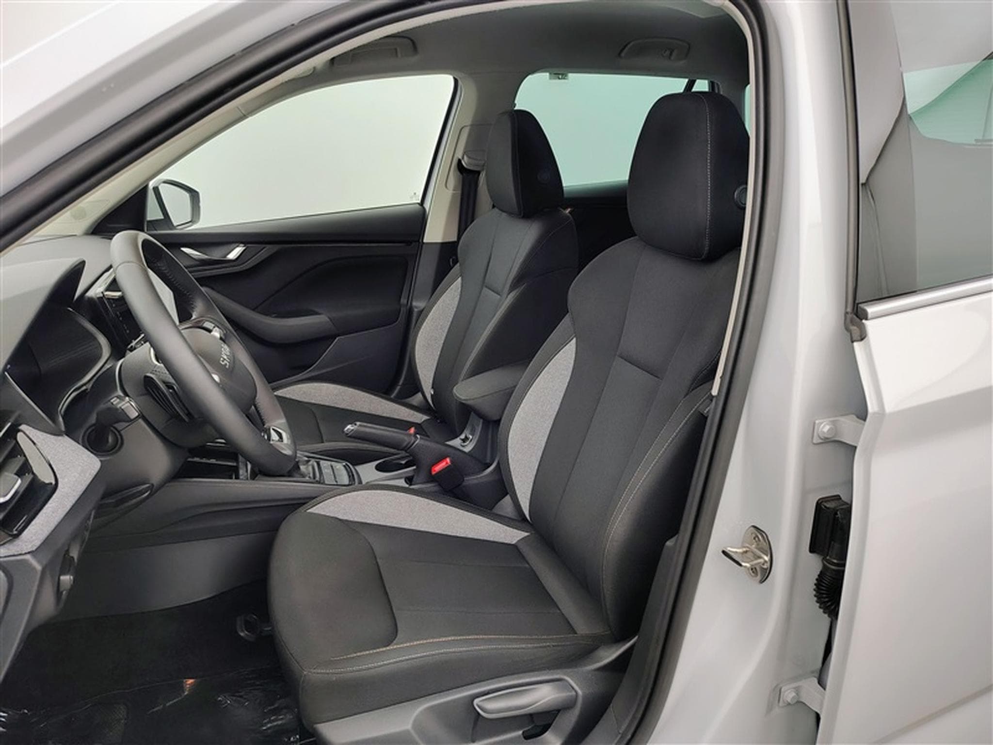 Skoda Kamiq 1.0 TSI 115cv DSG Clever CARPLAY / FULL LED / KEYLESS / CAM (2025) - Foto 7
