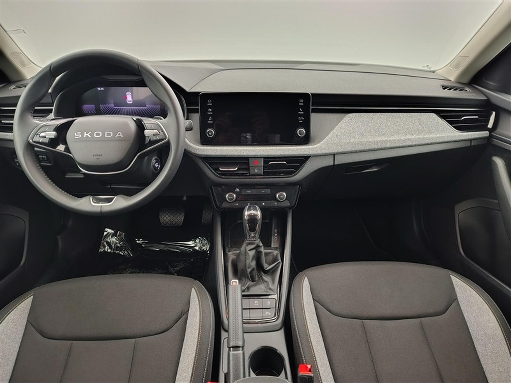 Skoda Kamiq 1.0 TSI 115cv DSG Clever CARPLAY / FULL LED / KEYLESS / CAM (2025) - Foto 8