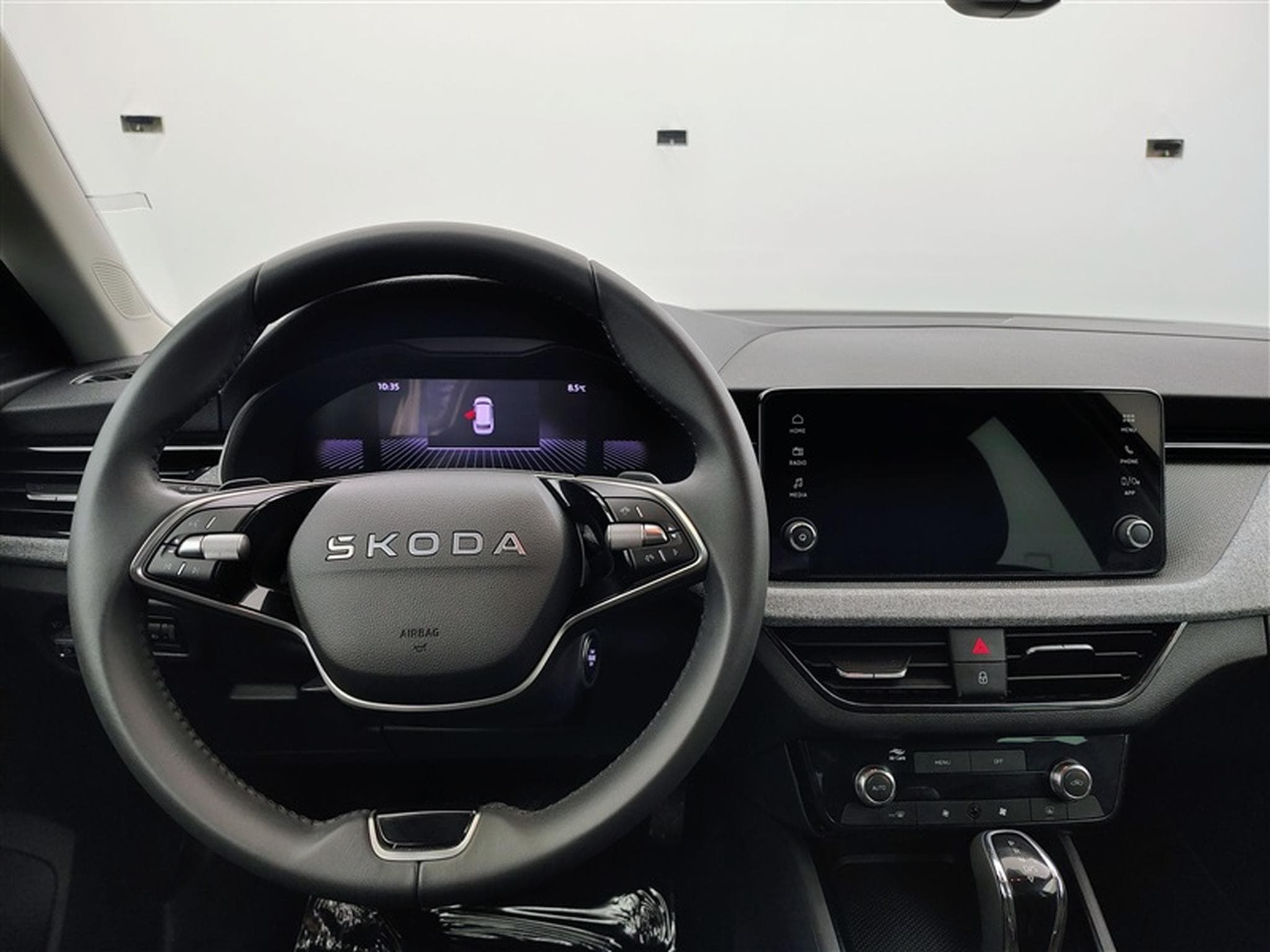 Skoda Kamiq 1.0 TSI 115cv DSG Clever CARPLAY / FULL LED / KEYLESS / CAM (2025) - Foto 9