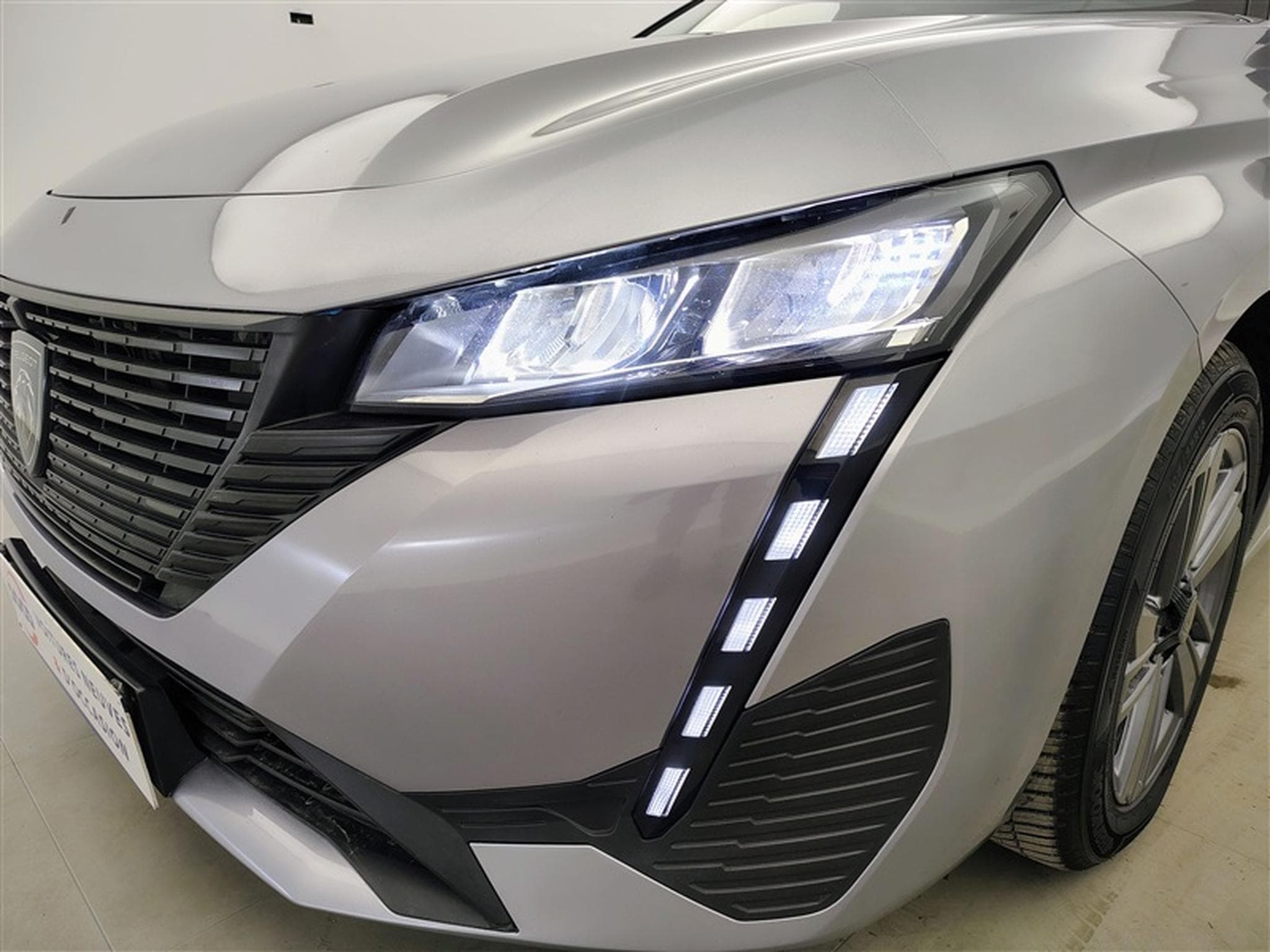 Peugeot 308 SW 1.2 PureTech Active Pack NAVI / CLIM / FULL LED (2023) - Foto 15