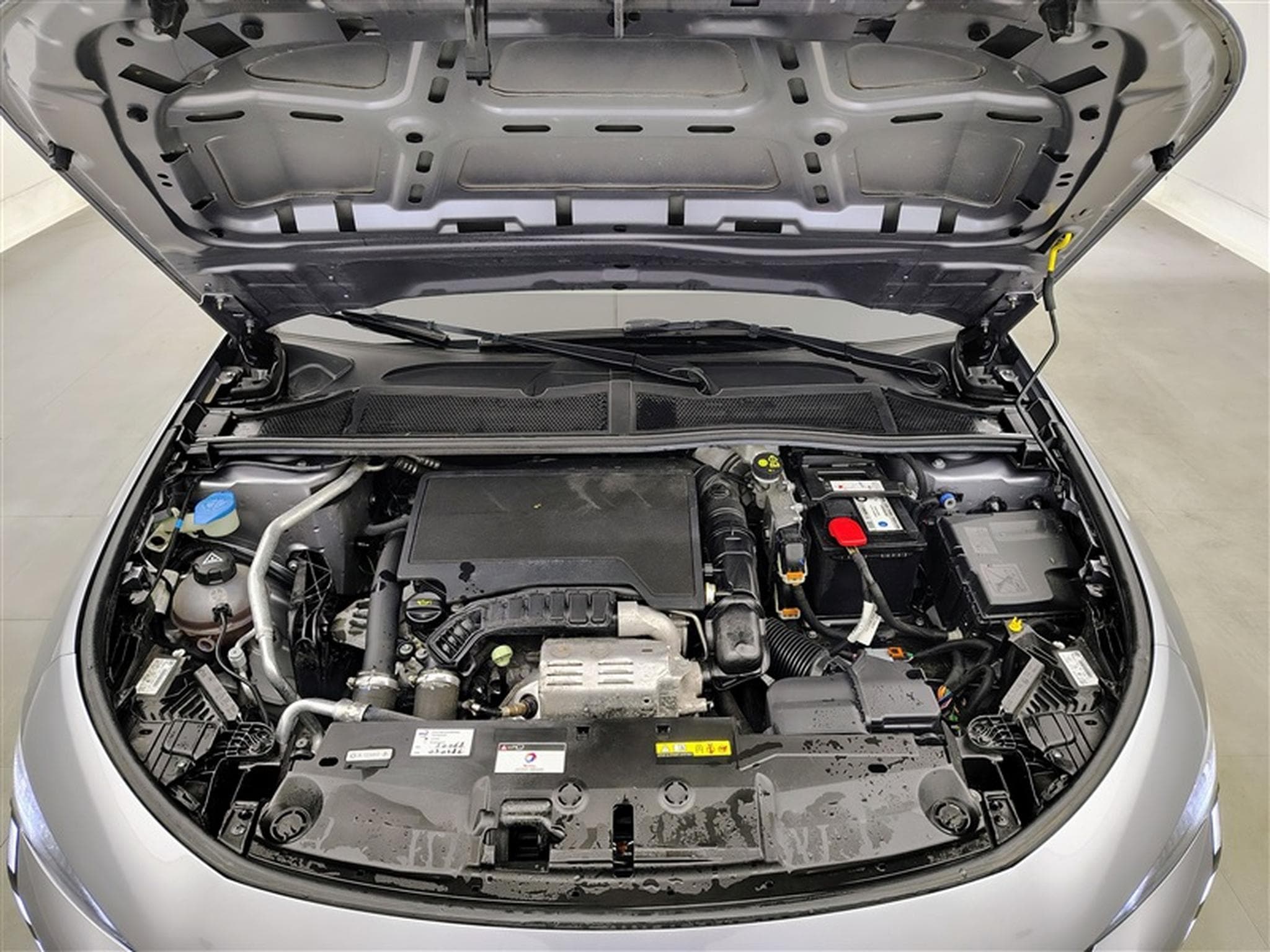 Peugeot 308 SW 1.2 PureTech Active Pack NAVI / CLIM / FULL LED (2023) - Foto 19