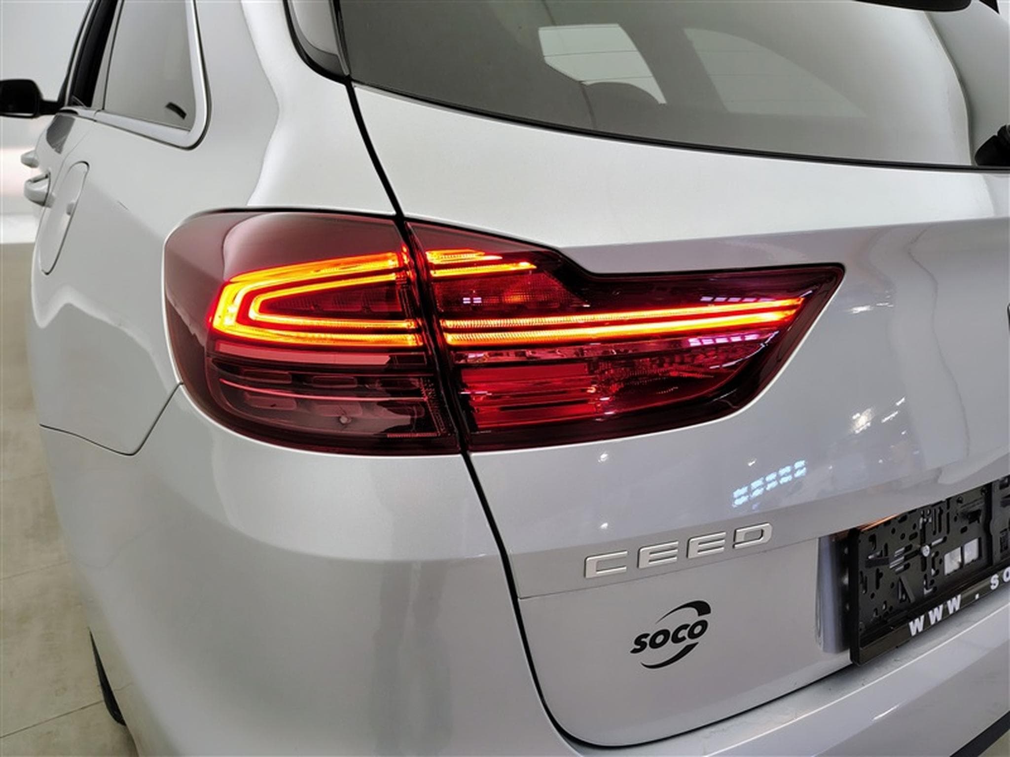Kia Ceed Sw 1.0 T-GDi Gold NAVI / CAMERA / JA 16" (2023) - Foto 16