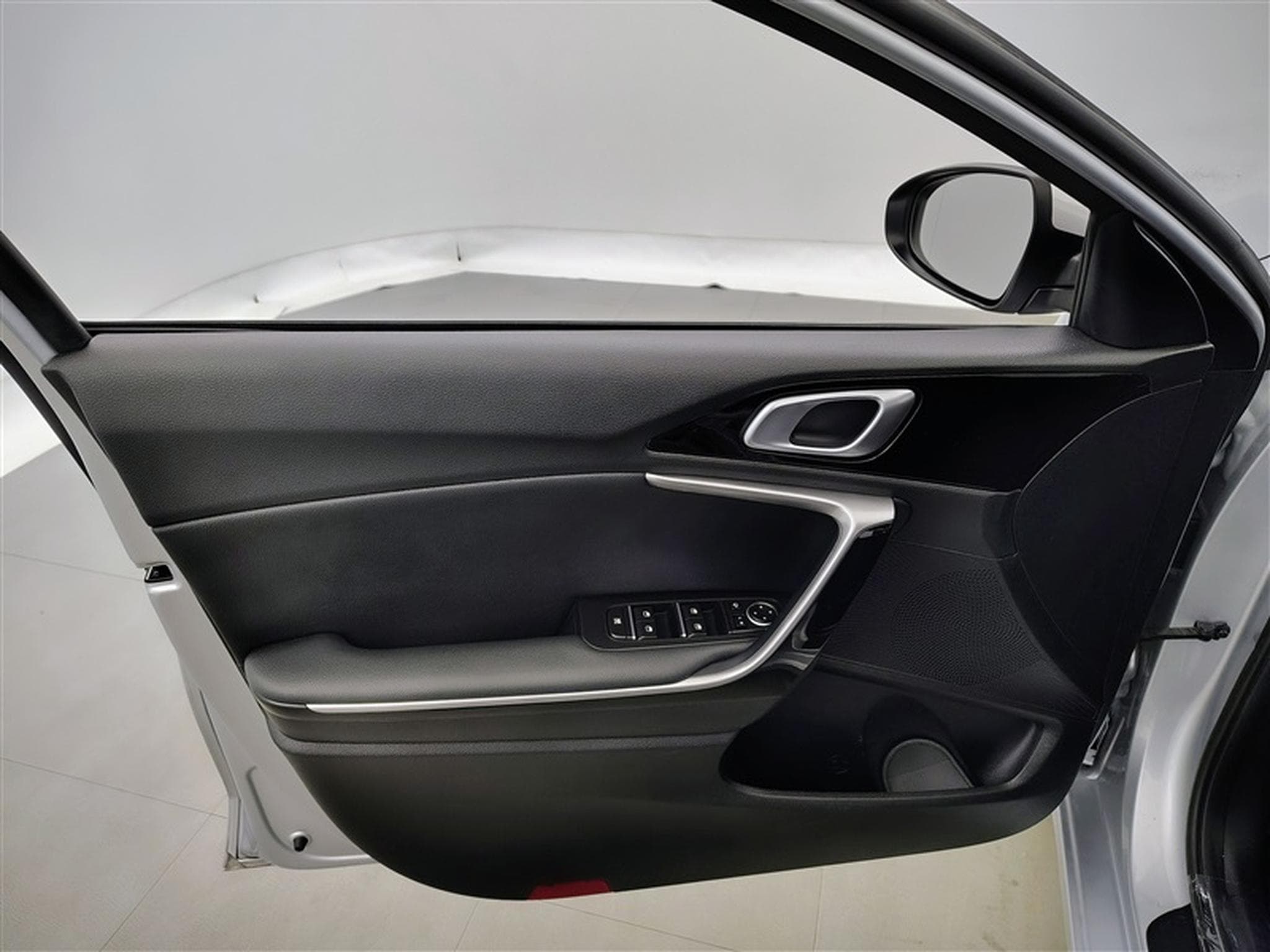 Kia Ceed Sw 1.0 T-GDi Gold NAVI / CAMERA / JA 16" (2023) - Foto 17