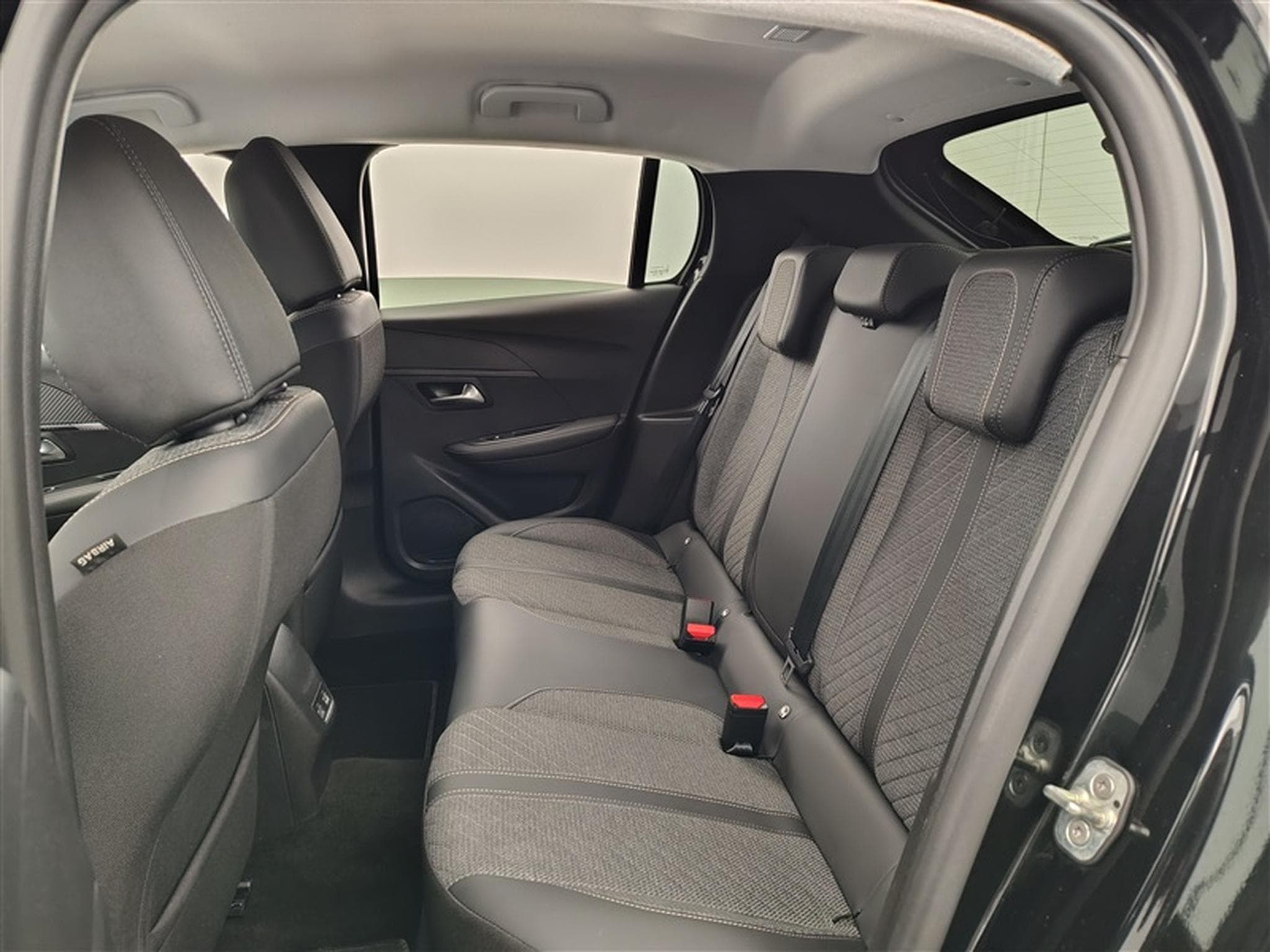 Peugeot 208 1.2 Hybrid 100cv e-DSC6 Allure CARPLAY / FULL LED / S-CUIR (2025) - Foto 13