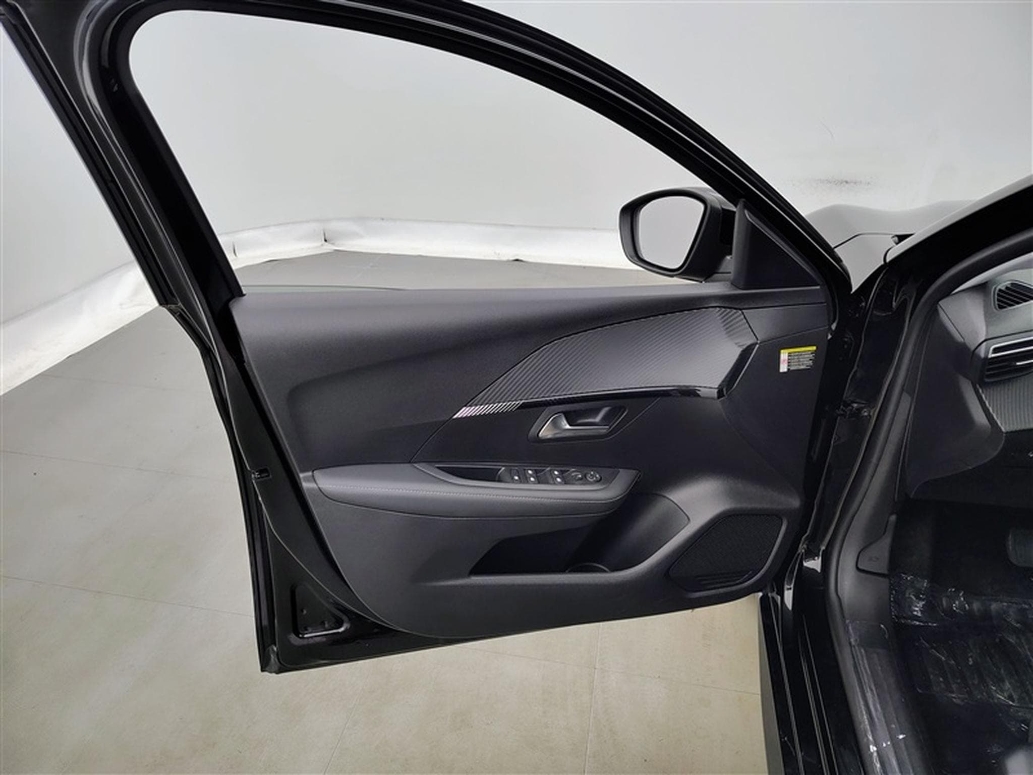 Peugeot 208 1.2 Hybrid 100cv e-DSC6 Allure CARPLAY / FULL LED / S-CUIR (2025) - Foto 17
