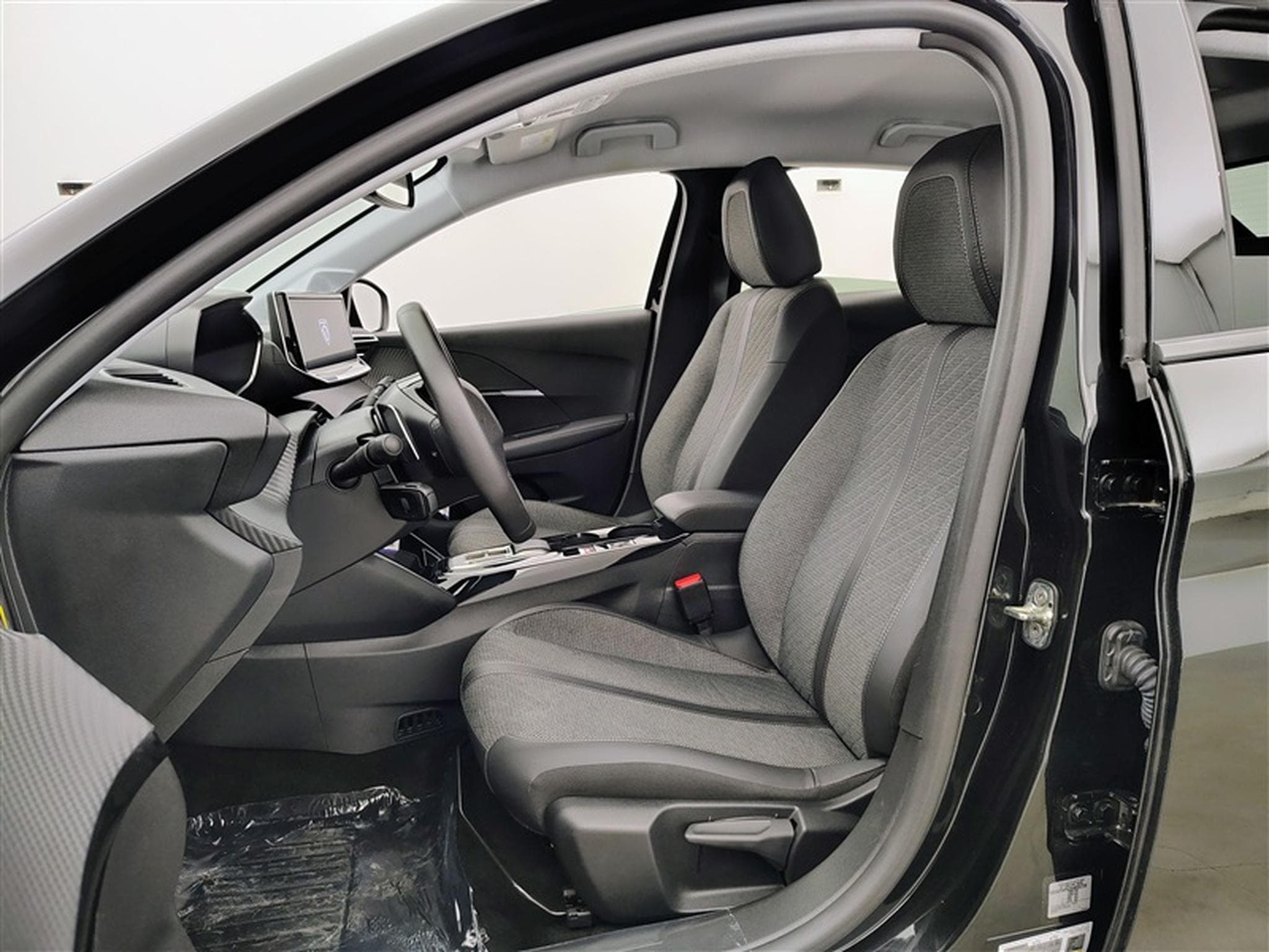Peugeot 208 1.2 Hybrid 100cv e-DSC6 Allure CARPLAY / FULL LED / S-CUIR (2025) - Foto 7