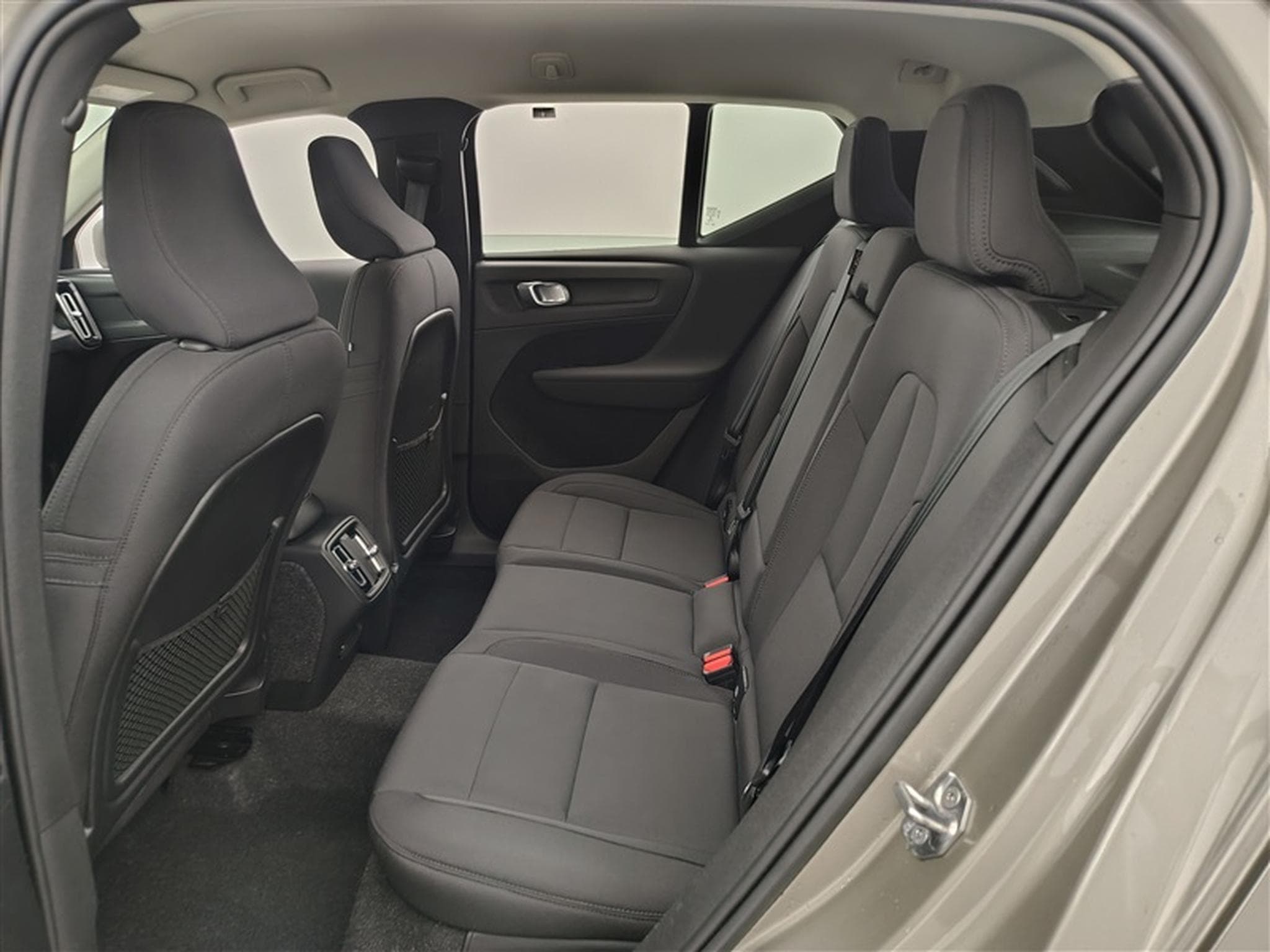 Volvo XC40 2.0 D3 Momentum Pro Geartronic Navi / Led (2021) - Foto 13