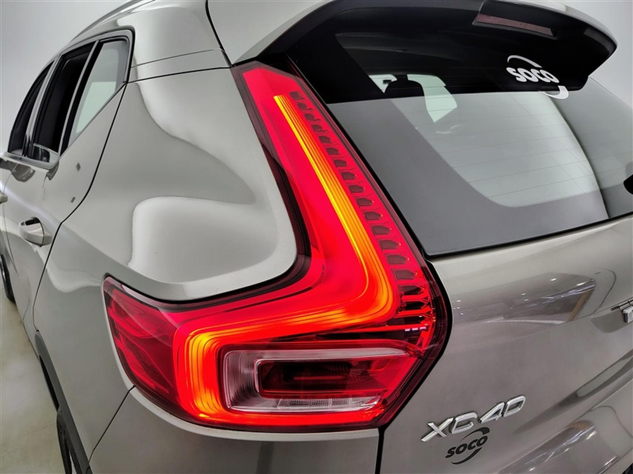 Volvo XC40 2.0 D3 Momentum Pro Geartronic Navi / Led (2021) - Foto 16