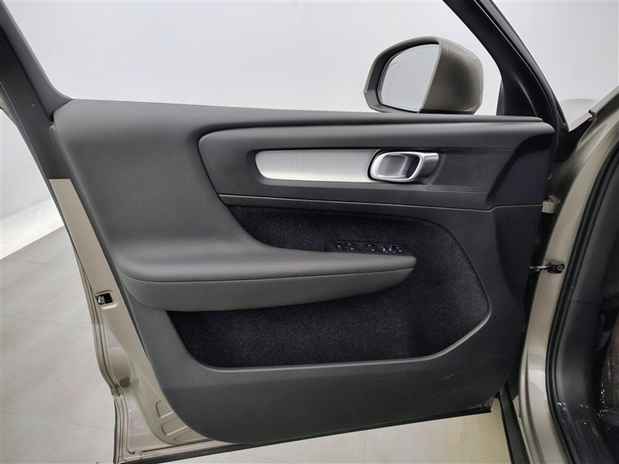 Volvo XC40 2.0 D3 Momentum Pro Geartronic Navi / Led (2021) - Foto 17