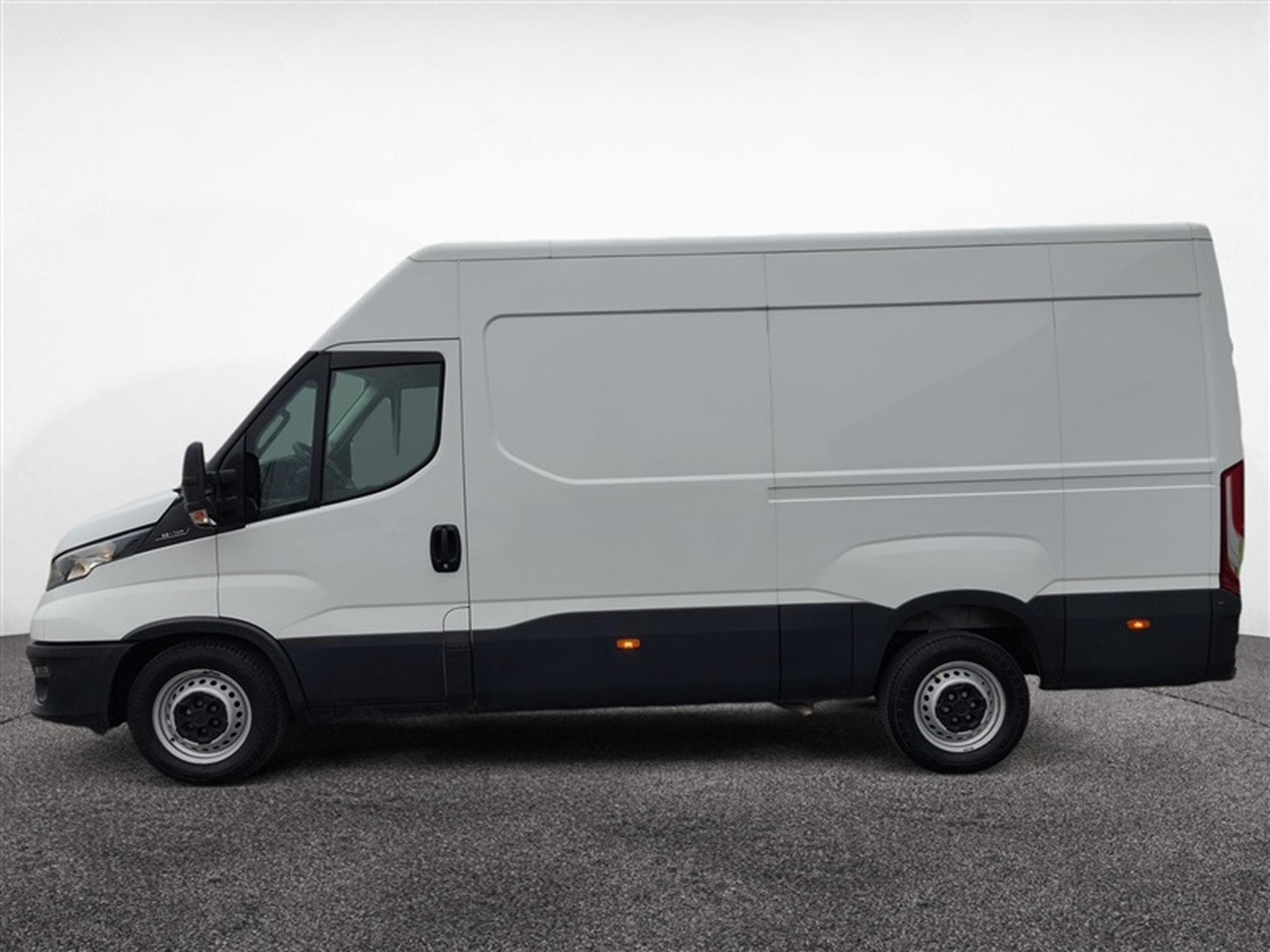 Iveco Daily 35S14V 2.3 Turbo 12M3 (2023) - Foto 2