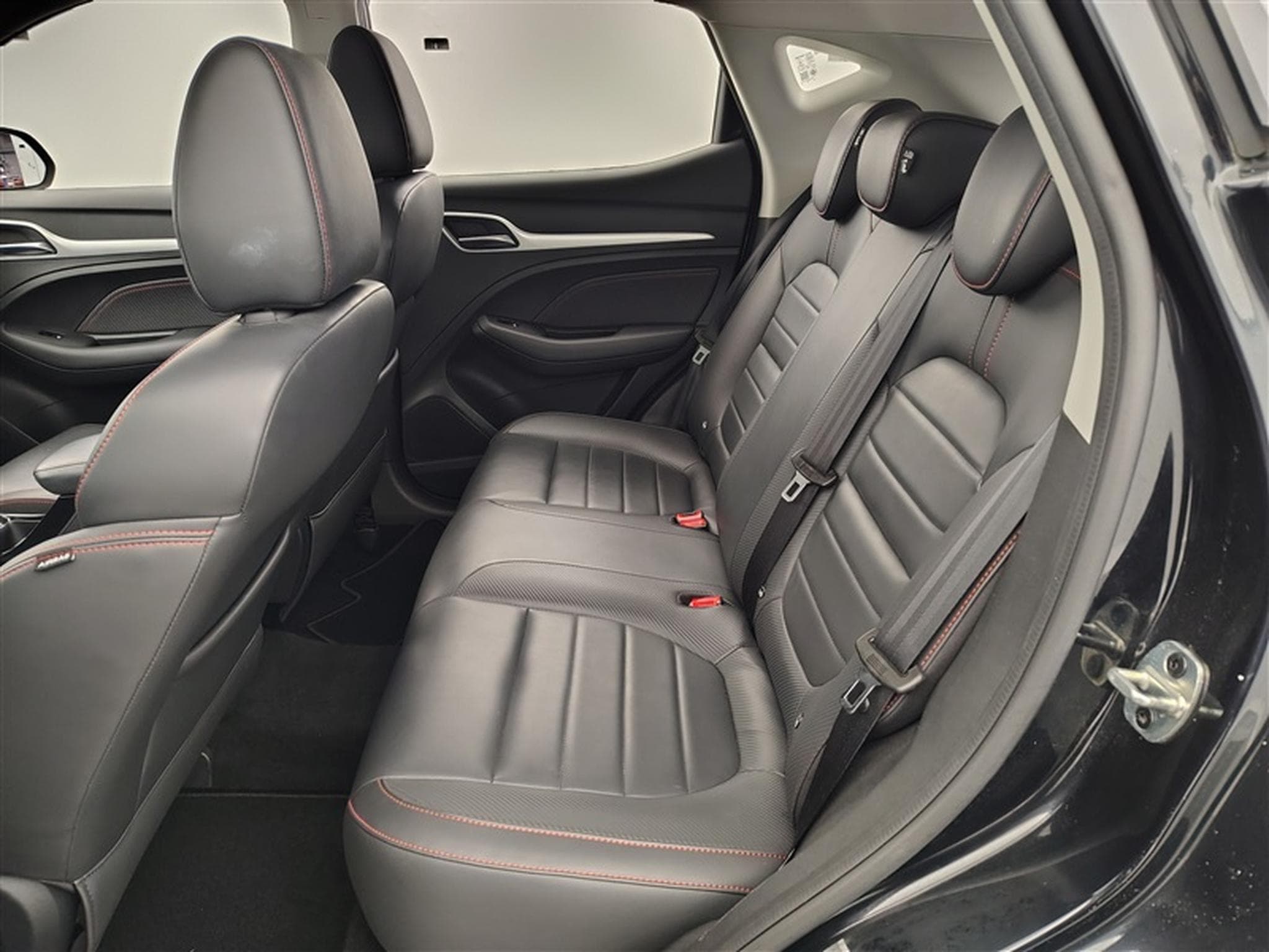 MG ZS 1.0 T-GDi 110cv AUTO Luxury NAVI / FULL LED / CUIR / CAMERA (2024) - Photo 13