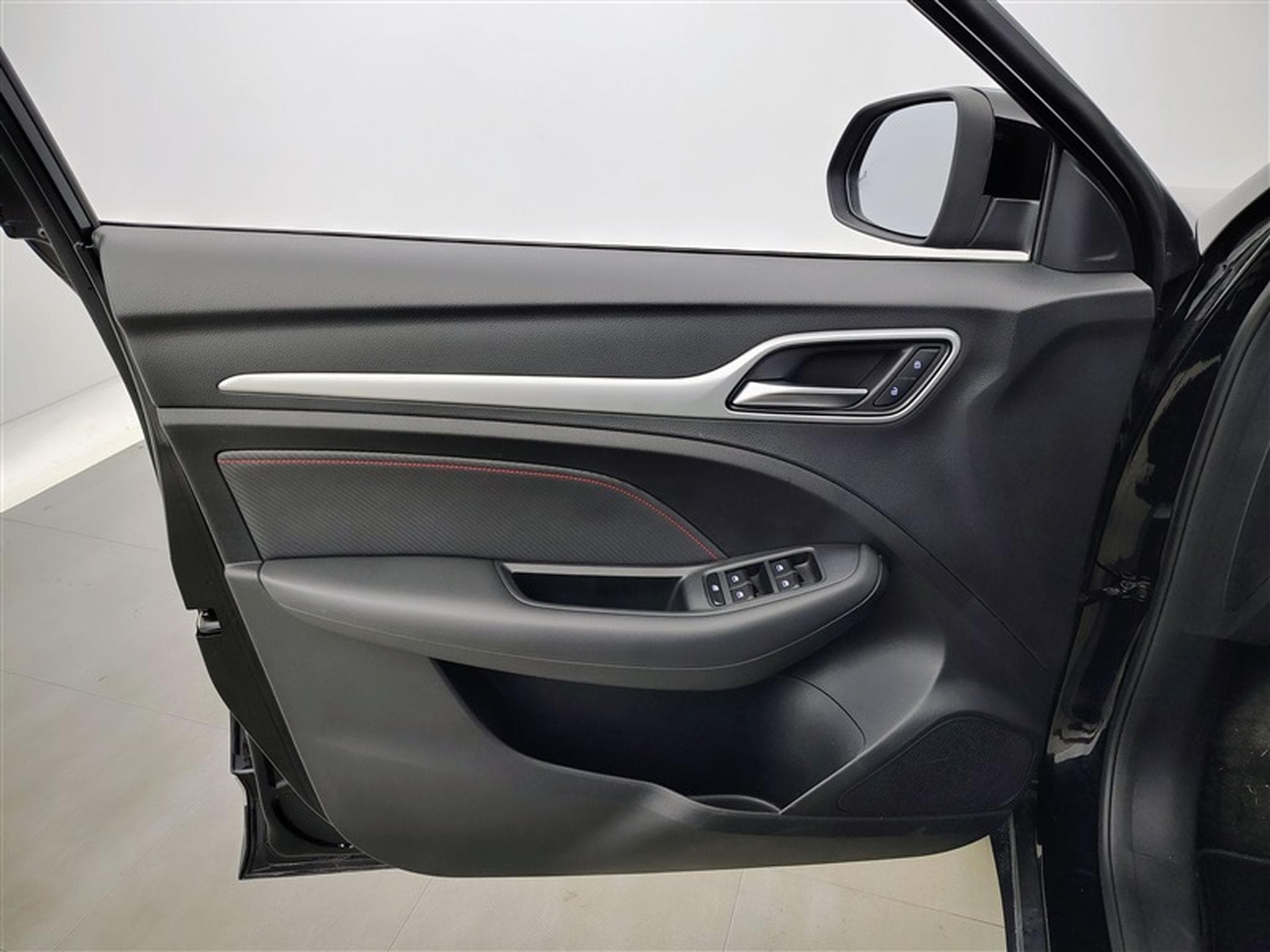 MG ZS 1.0 T-GDi 110cv AUTO Luxury NAVI / FULL LED / CUIR / CAMERA (2024) - Photo 17