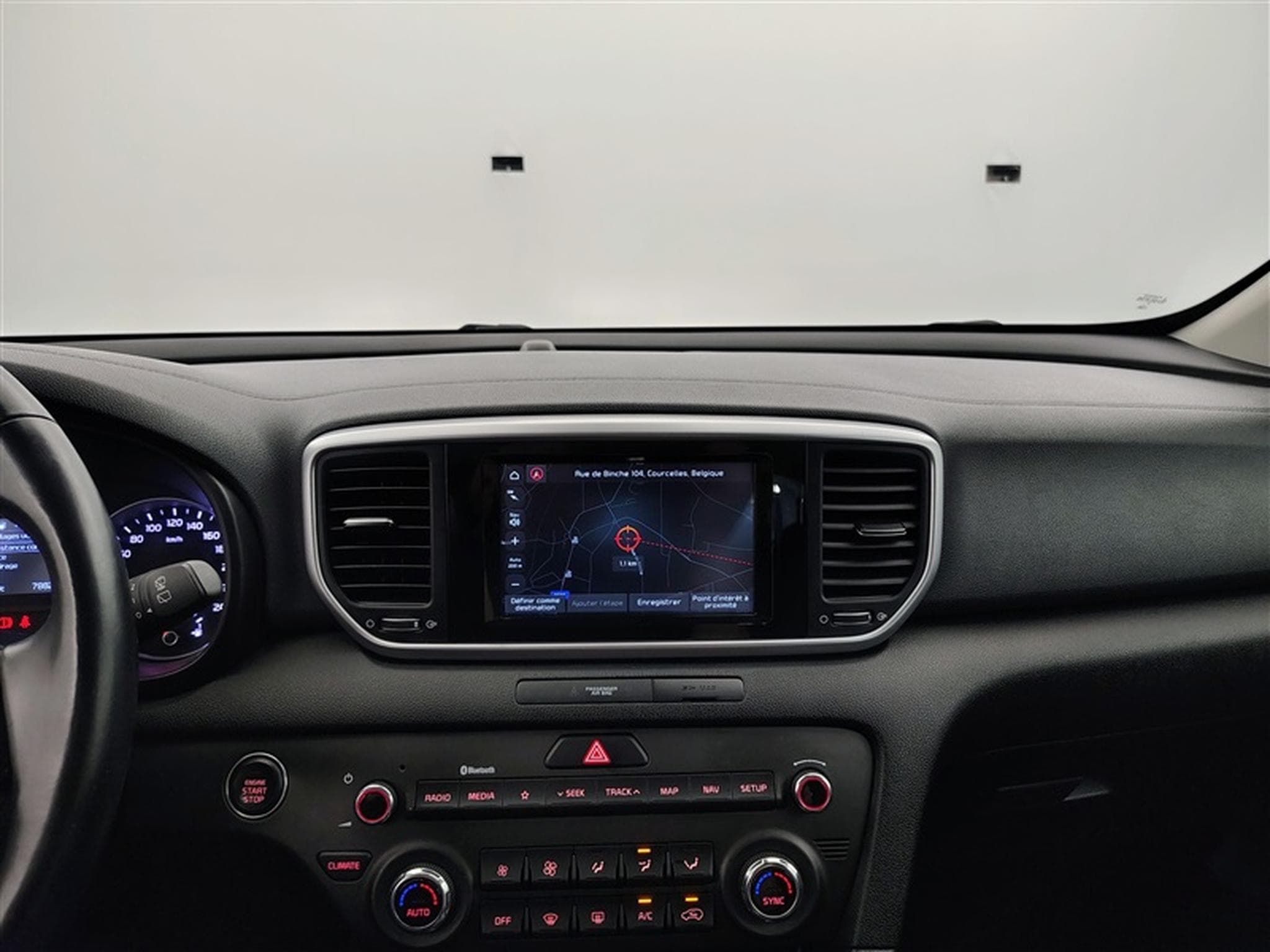 Kia Sportage 1.6i More NAVI / CAMERA / KEYLESS (2019) - Photo 11