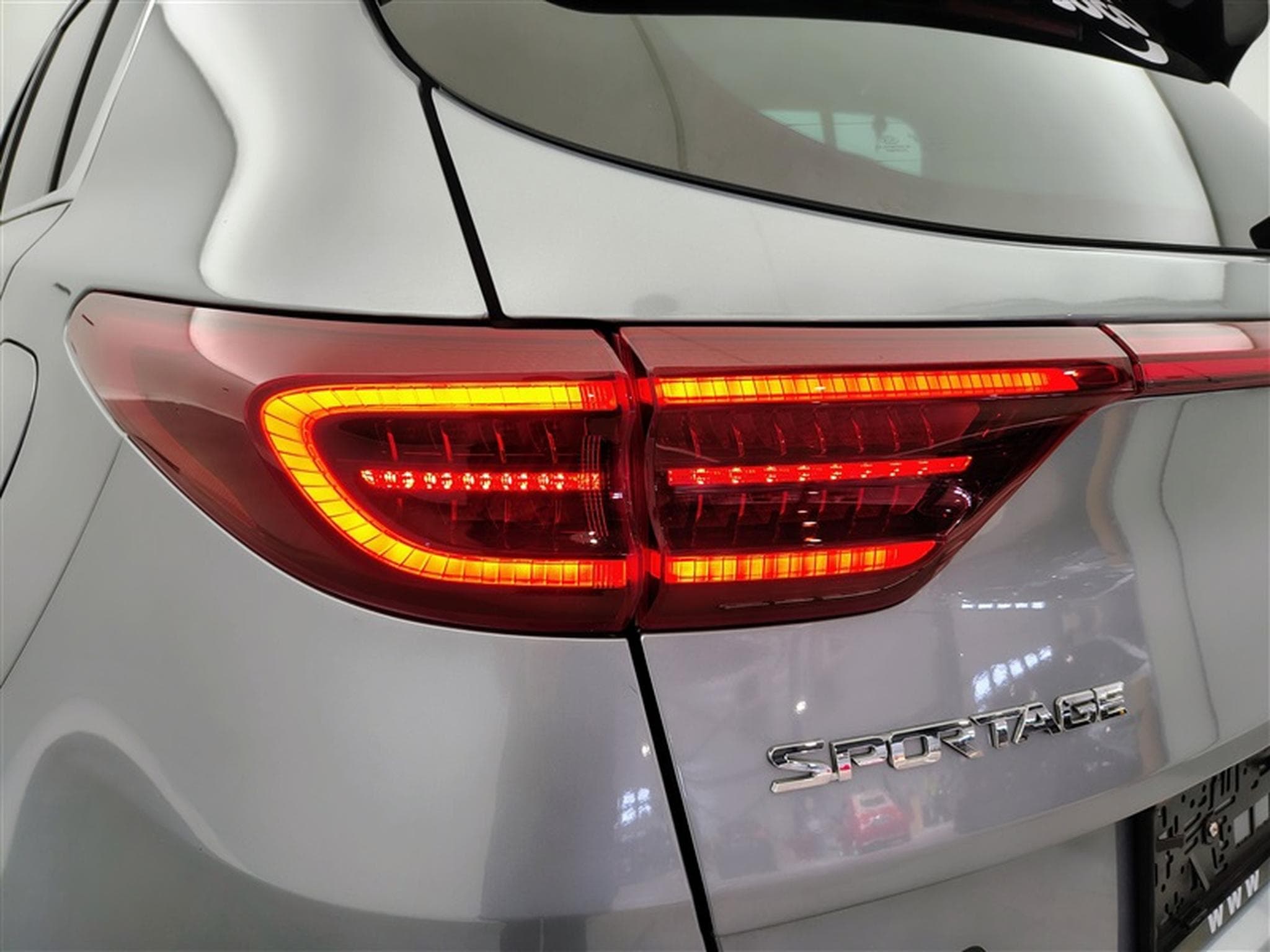Kia Sportage 1.6i More NAVI / CAMERA / KEYLESS (2019) - Photo 16