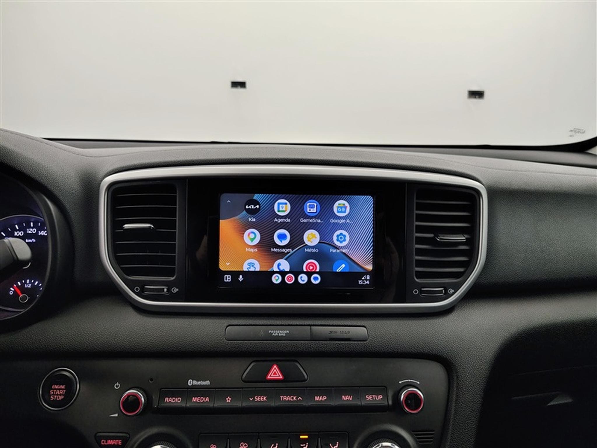 Kia Sportage 1.6i More NAVI / CAMERA / KEYLESS (2019) - Photo 21