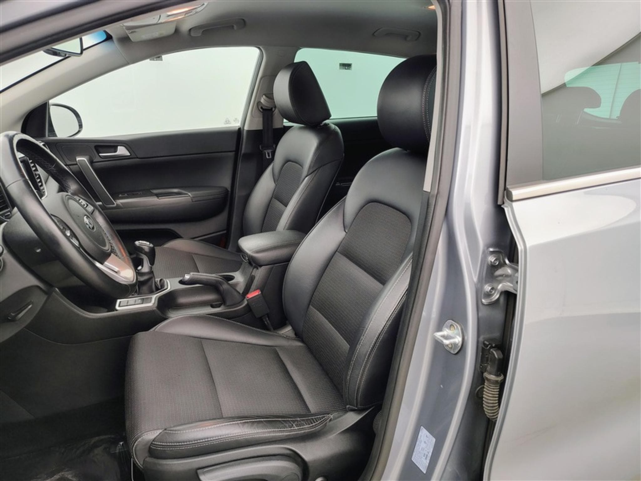 Kia Sportage 1.6i More NAVI / CAMERA / KEYLESS (2019) - Photo 7
