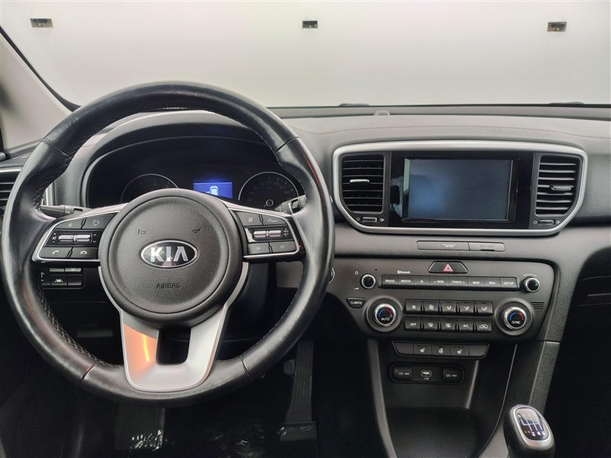 Kia Sportage 1.6i More NAVI / CAMERA / KEYLESS (2019) - Photo 9
