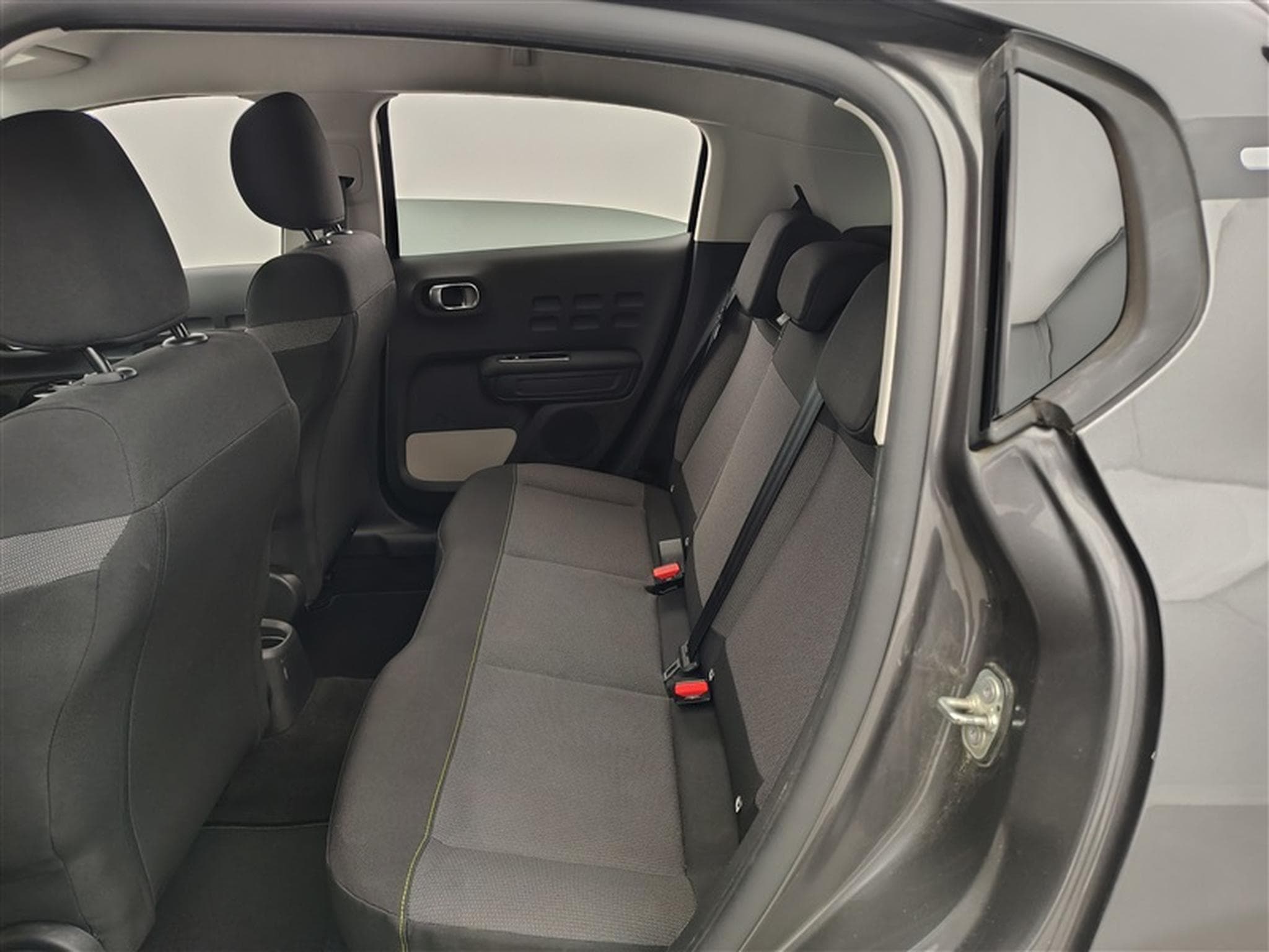 Citroen C3 1.2i PureTech Shine CARPLAY / FULL LED / JA 16" (2023) - Photo 13