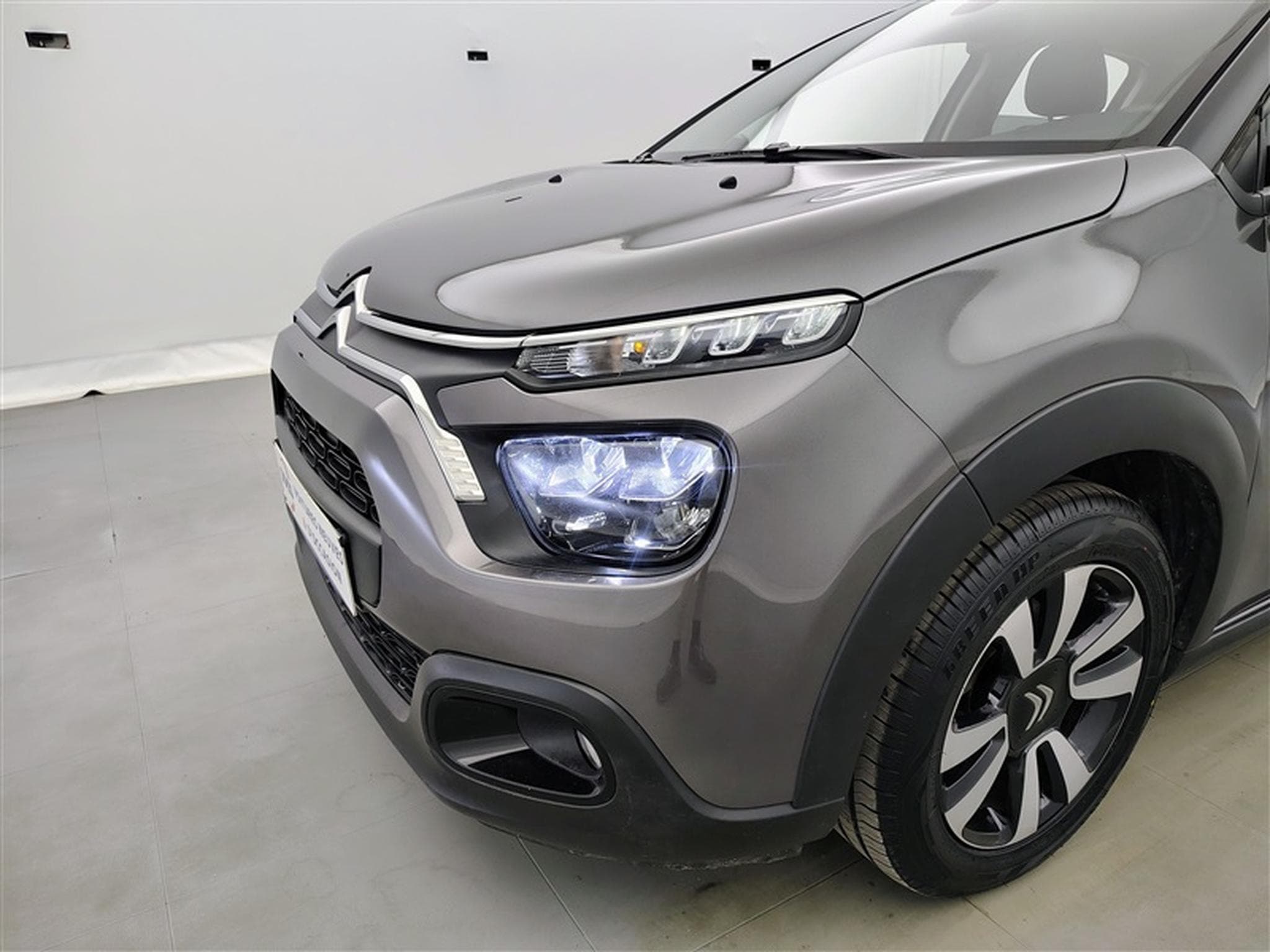 Citroen C3 1.2i PureTech Shine CARPLAY / FULL LED / JA 16" (2023) - Photo 15