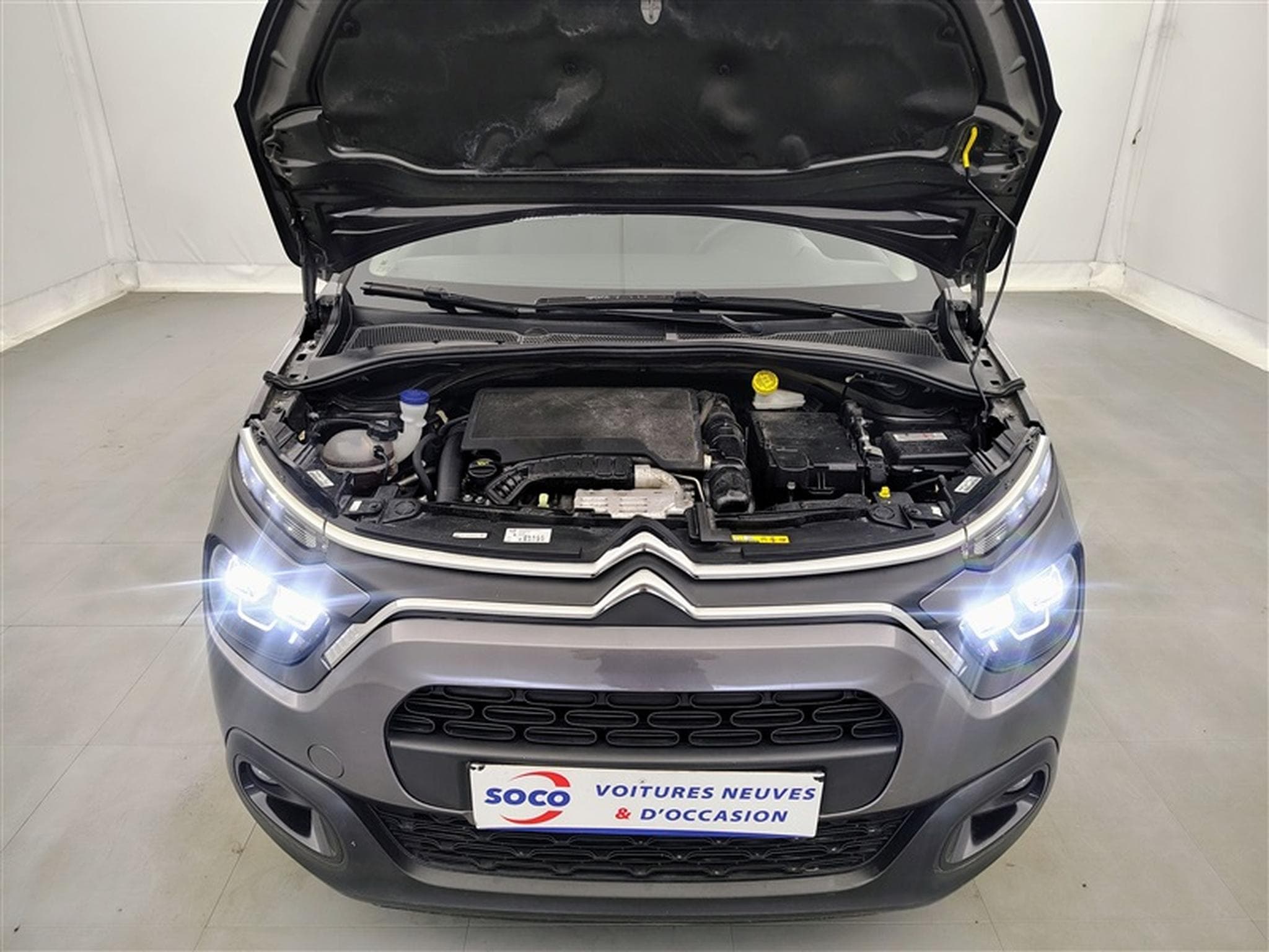 Citroen C3 1.2i PureTech Shine CARPLAY / FULL LED / JA 16" (2023) - Photo 17