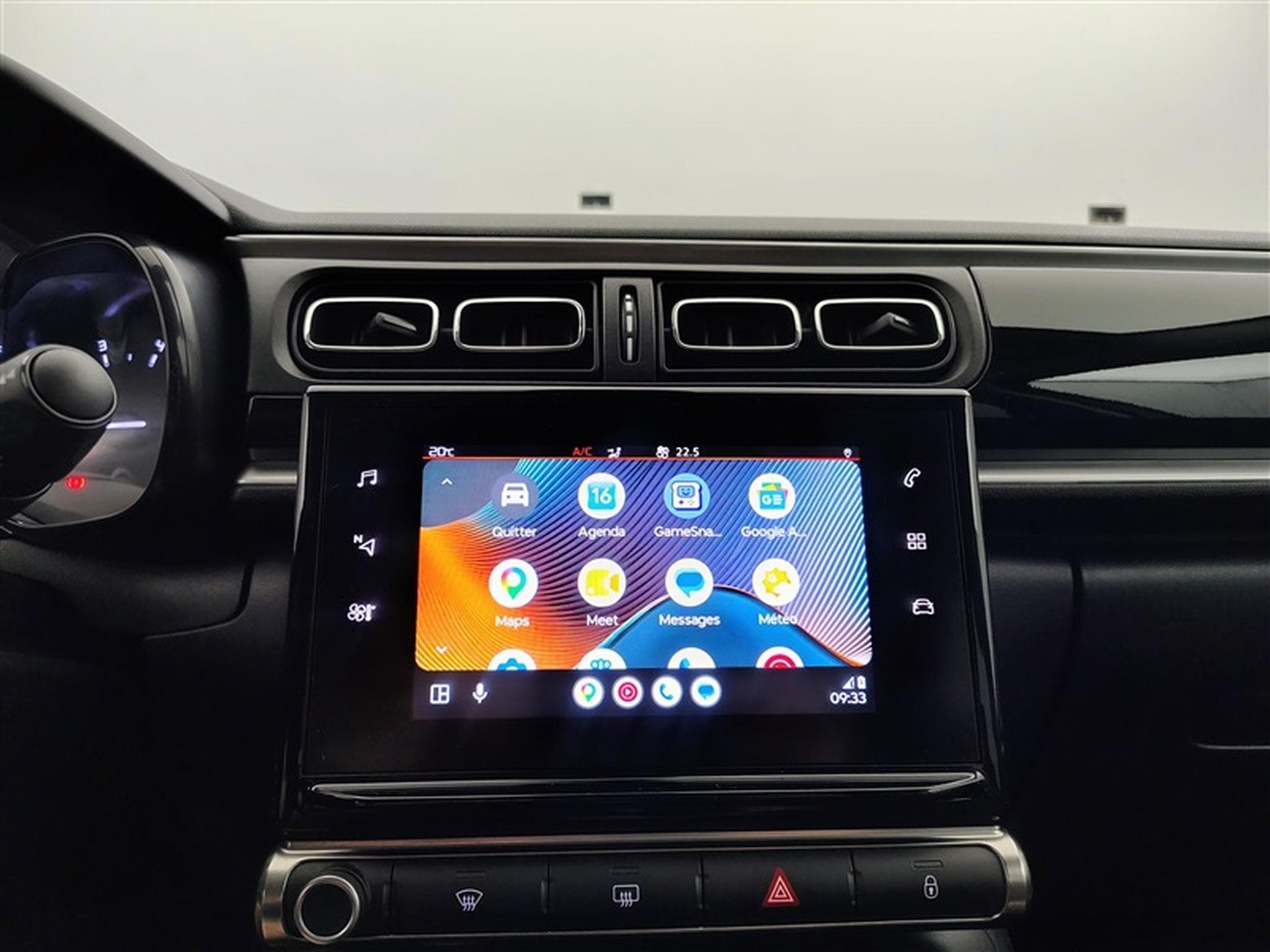 Citroen C3 1.2i PureTech Shine CARPLAY / FULL LED / JA 16" (2023) - Photo 18