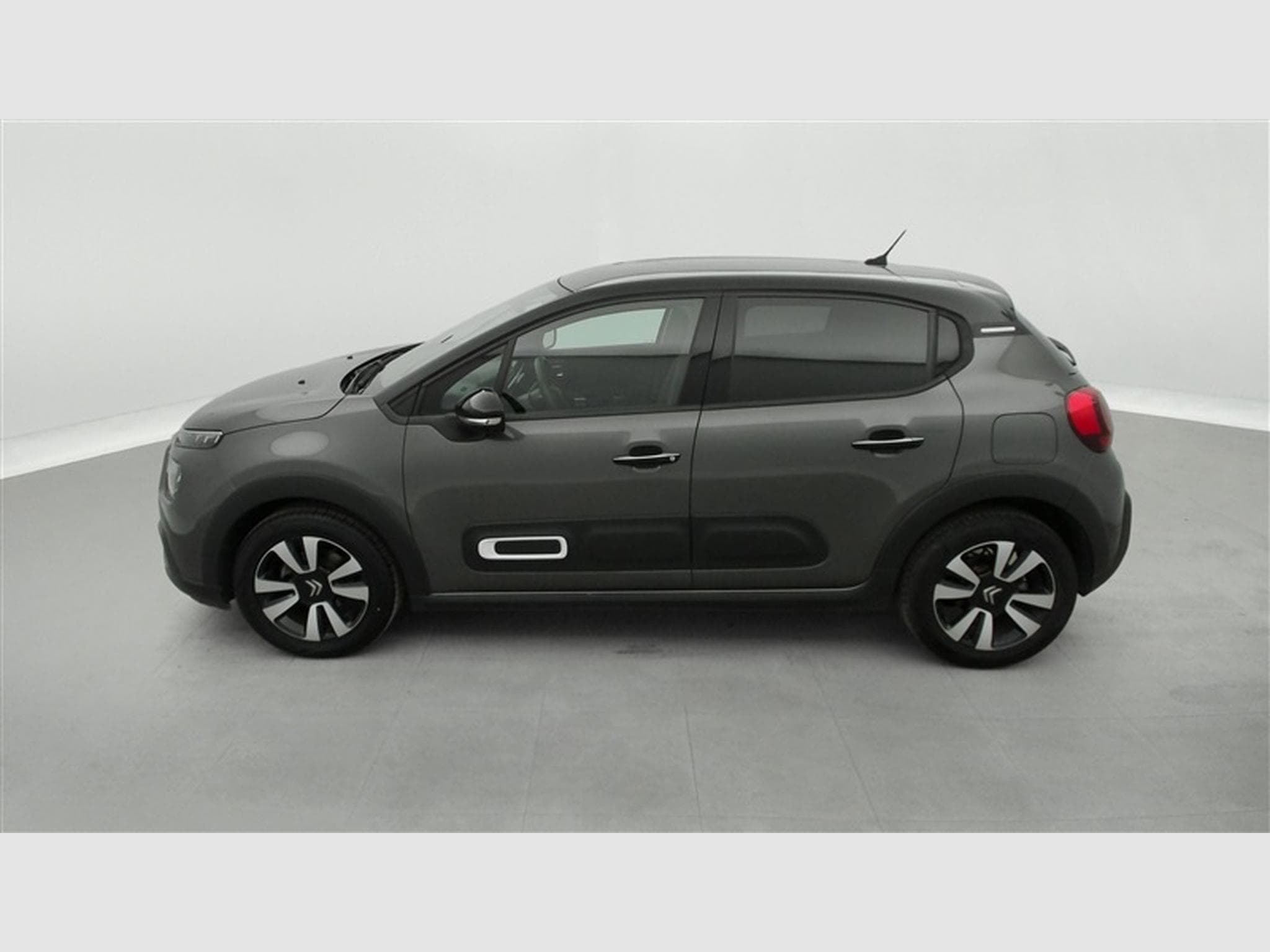 Citroen C3 1.2i PureTech Shine CARPLAY / FULL LED / JA 16" (2023) - Photo 3