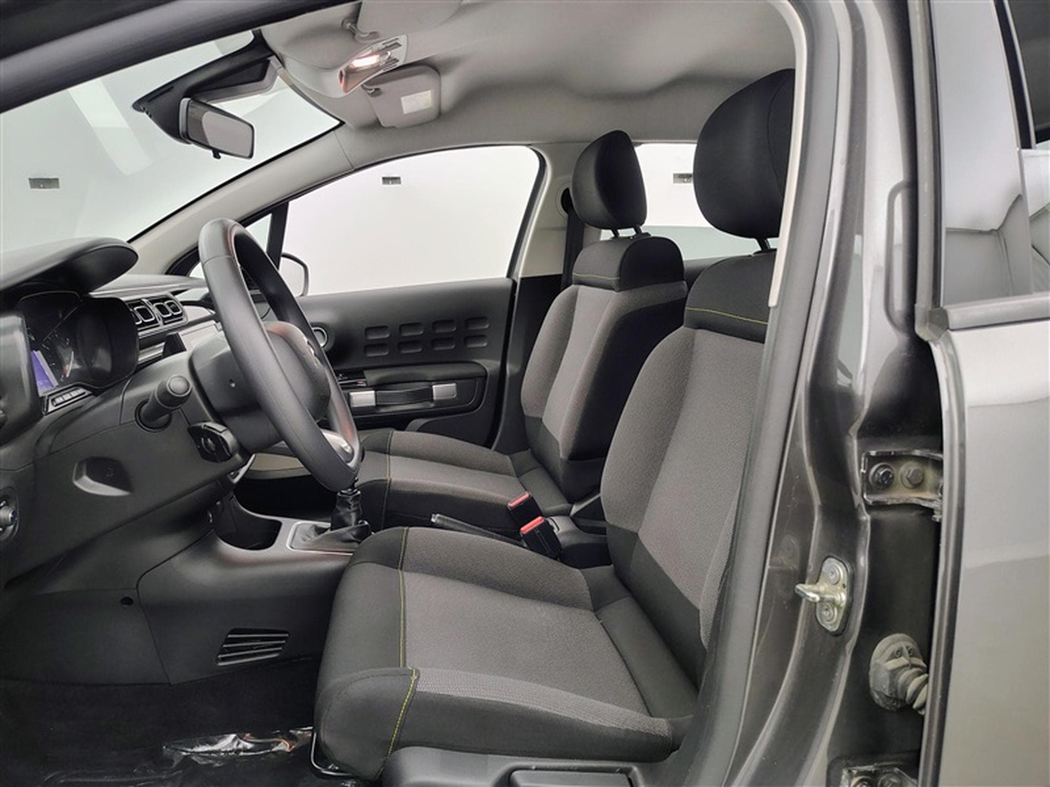 Citroen C3 1.2i PureTech Shine CARPLAY / FULL LED / JA 16" (2023) - Photo 7