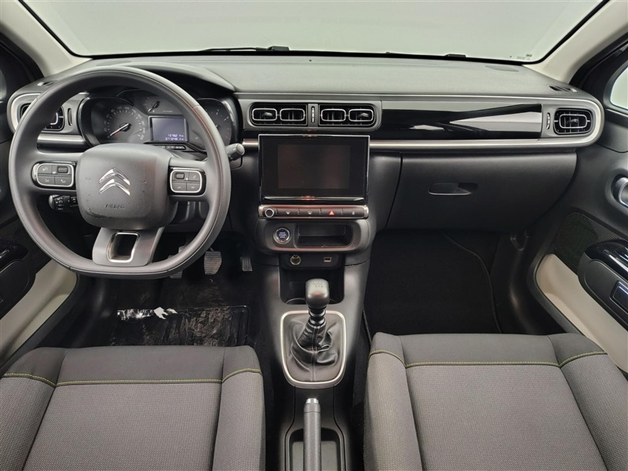 Citroen C3 1.2i PureTech Shine CARPLAY / FULL LED / JA 16" (2023) - Photo 8