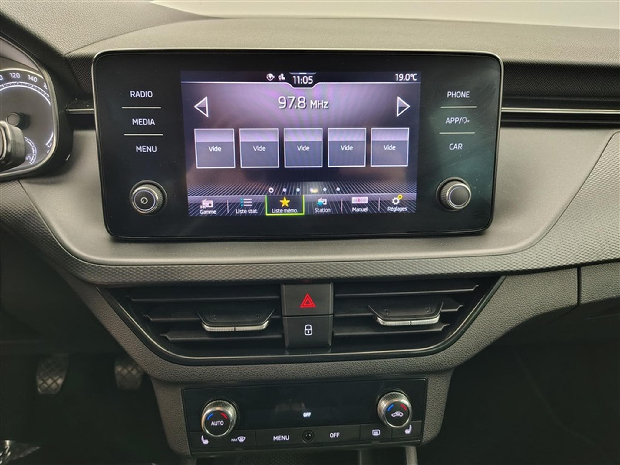Skoda Kamiq 1.0 TSI Monte Carlo (2021) - Photo 11