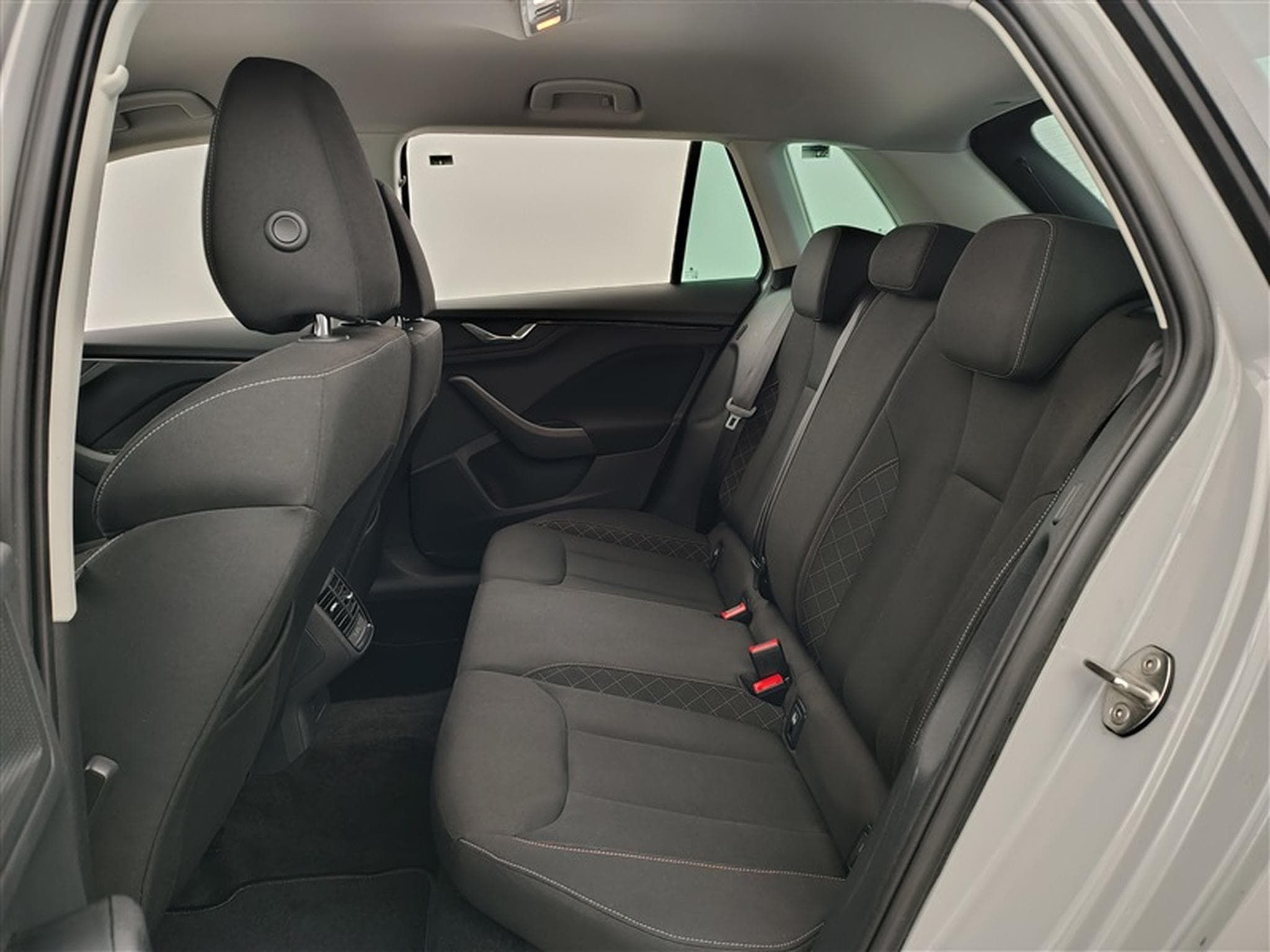 Skoda Kamiq 1.0 TSI Monte Carlo (2021) - Photo 13