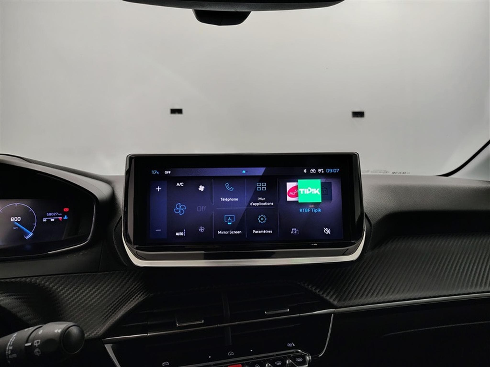 Peugeot 208 1.2i PureTech 100Cv Allure (2024) - Photo 11