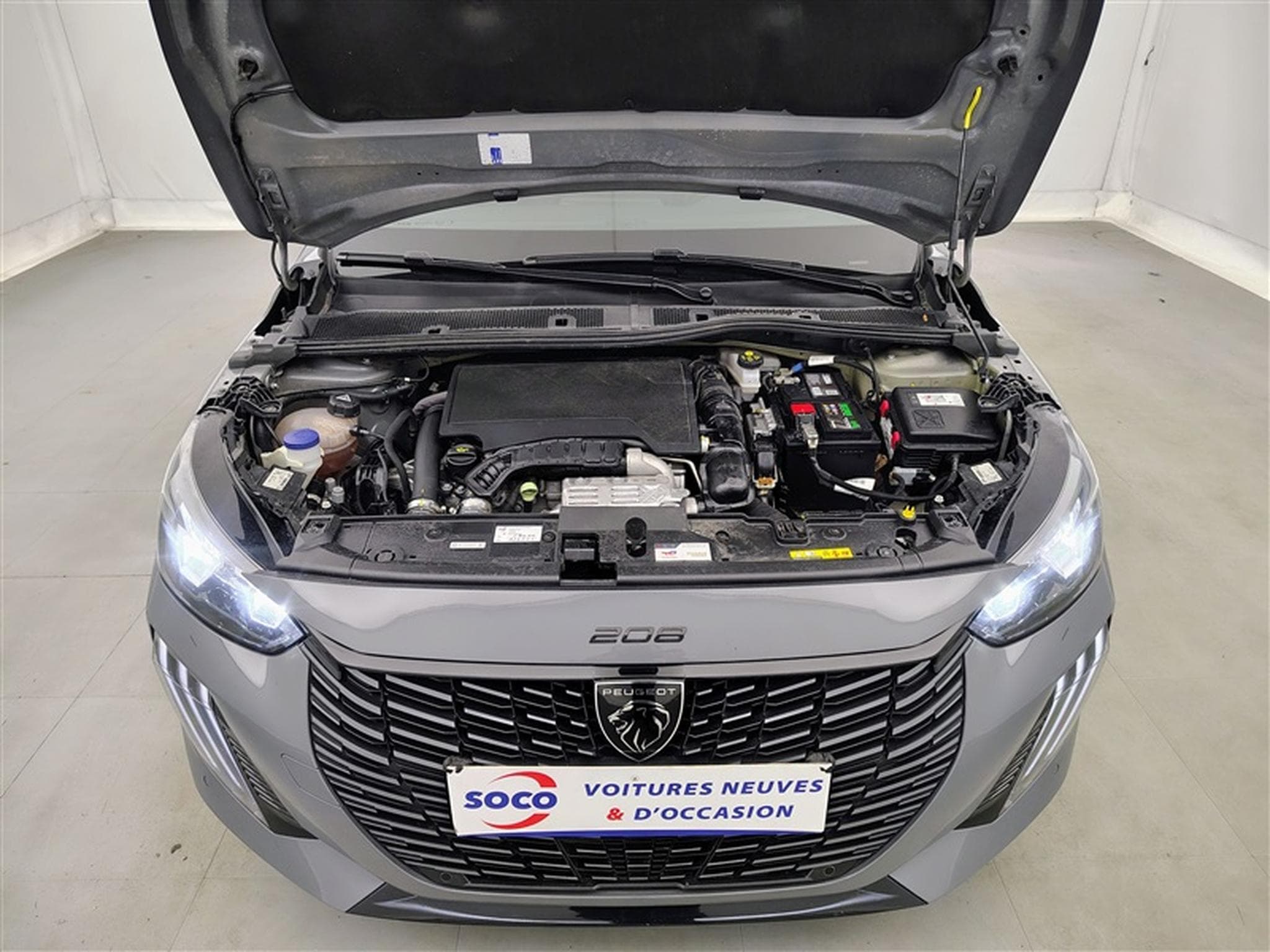 Peugeot 208 1.2i PureTech 100Cv Allure (2024) - Photo 19