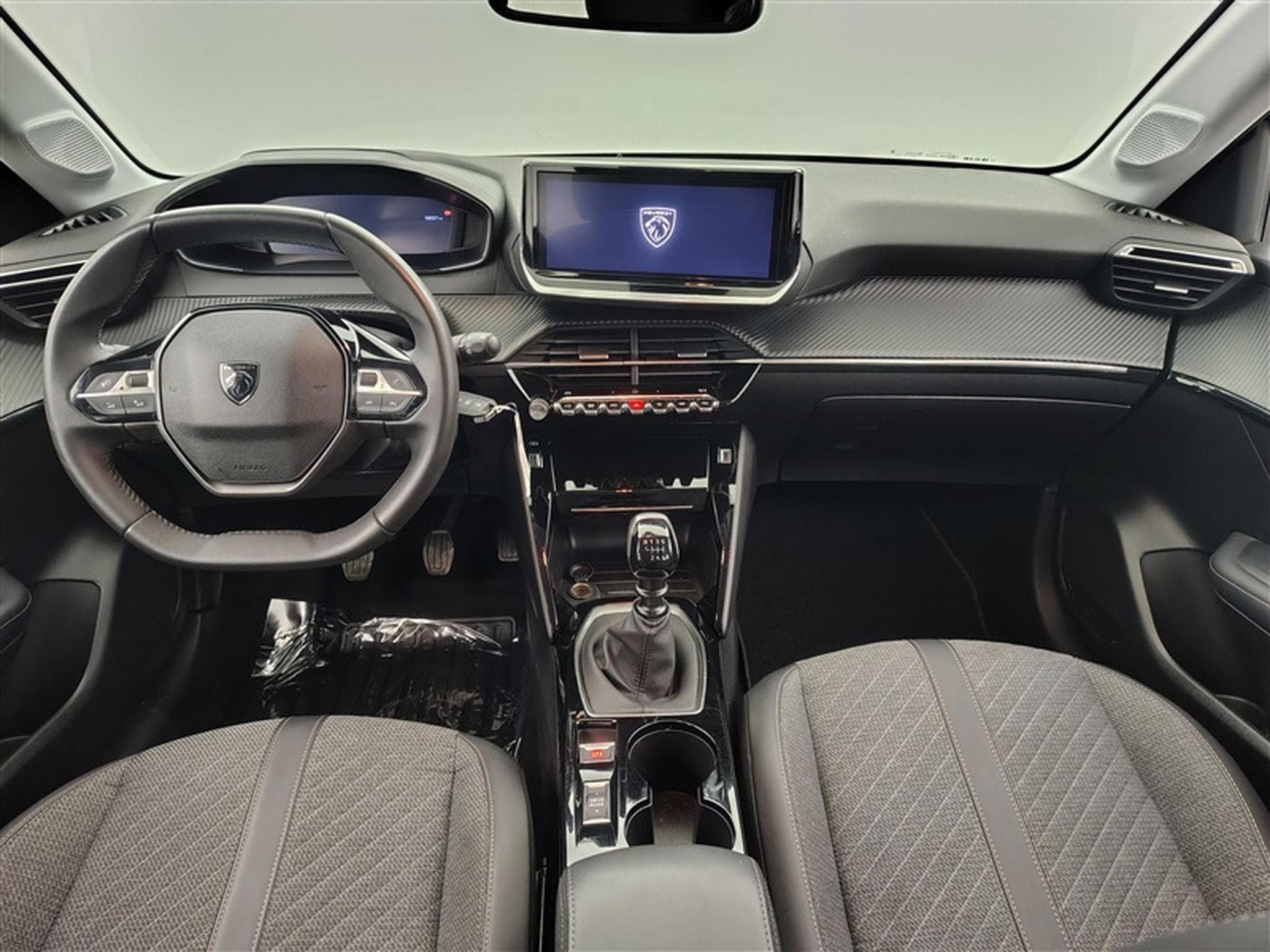 Peugeot 208 1.2i PureTech 100Cv Allure (2024) - Photo 8
