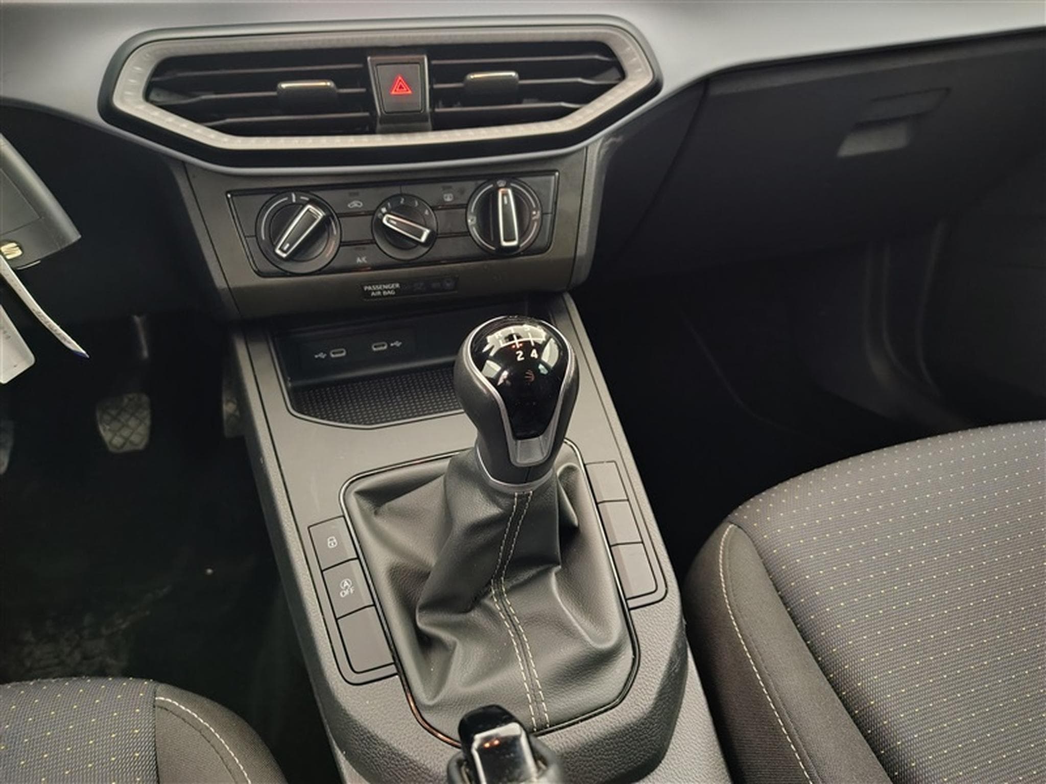 Seat Ibiza 1.0i MPI Move! Full Link NAVI/LED/JA/PDC (2023) - Photo 12