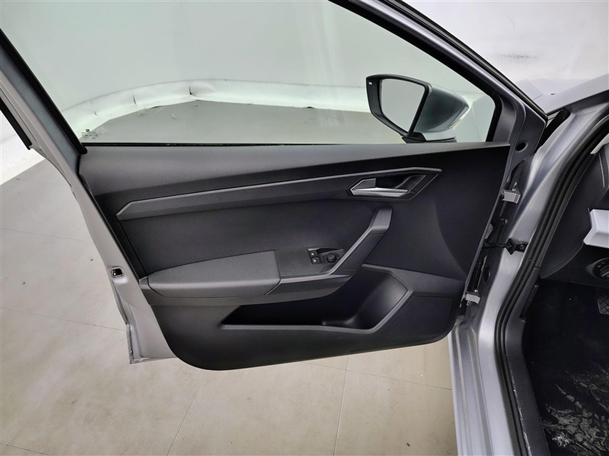 Seat Ibiza 1.0i MPI Move! Full Link NAVI/LED/JA/PDC (2023) - Photo 16