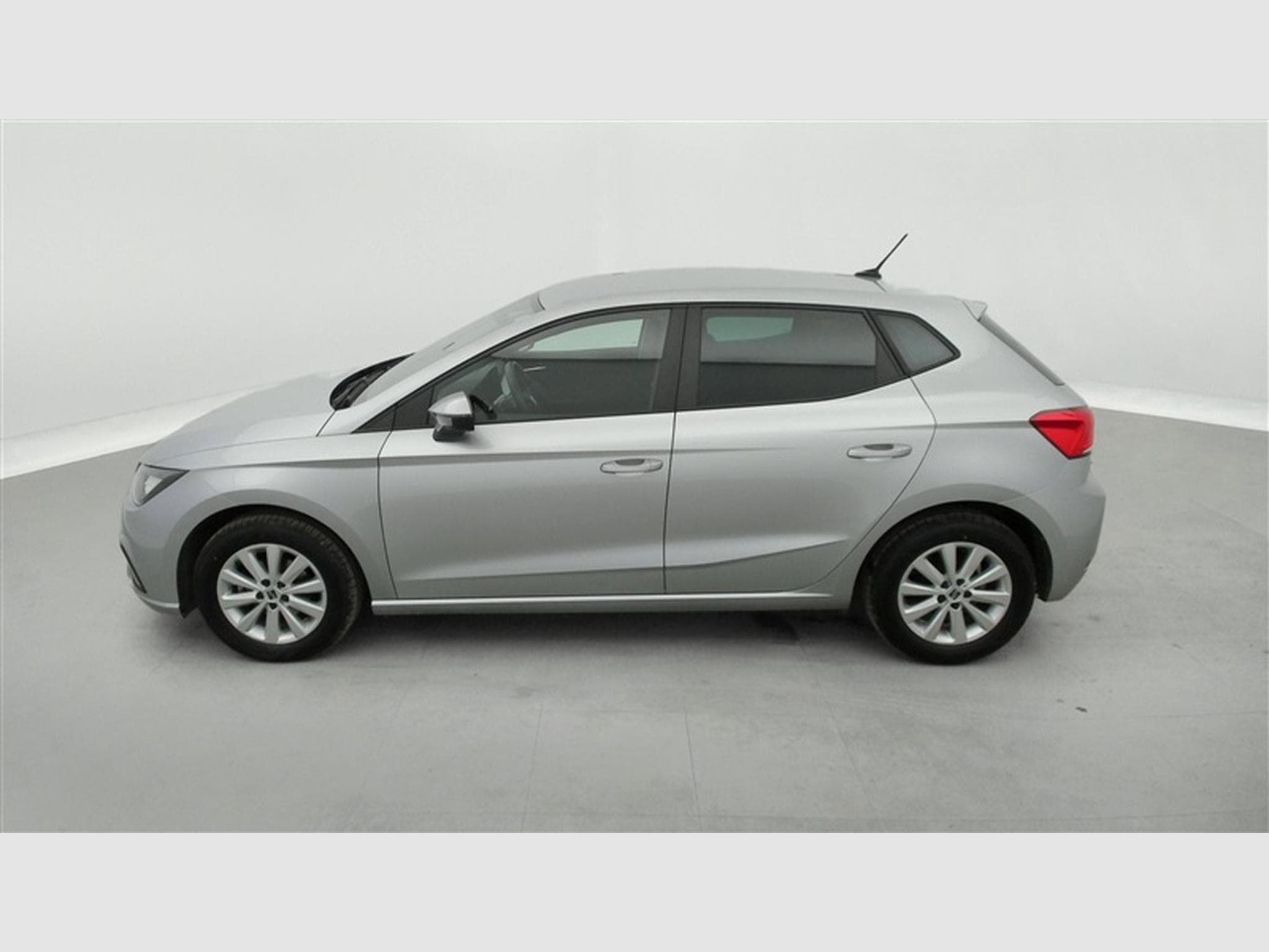 Seat Ibiza 1.0i MPI Move! Full Link NAVI/LED/JA/PDC (2023) - Photo 3