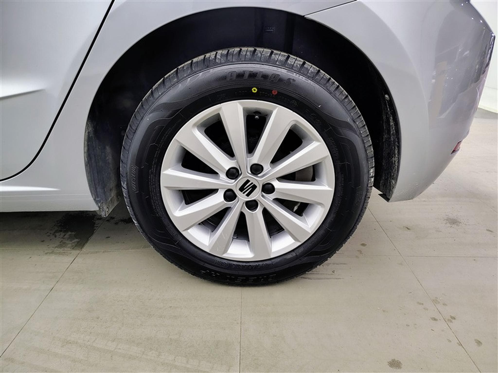 Seat Ibiza 1.0i MPI Move! Full Link NAVI/LED/JA/PDC (2023) - Photo 6