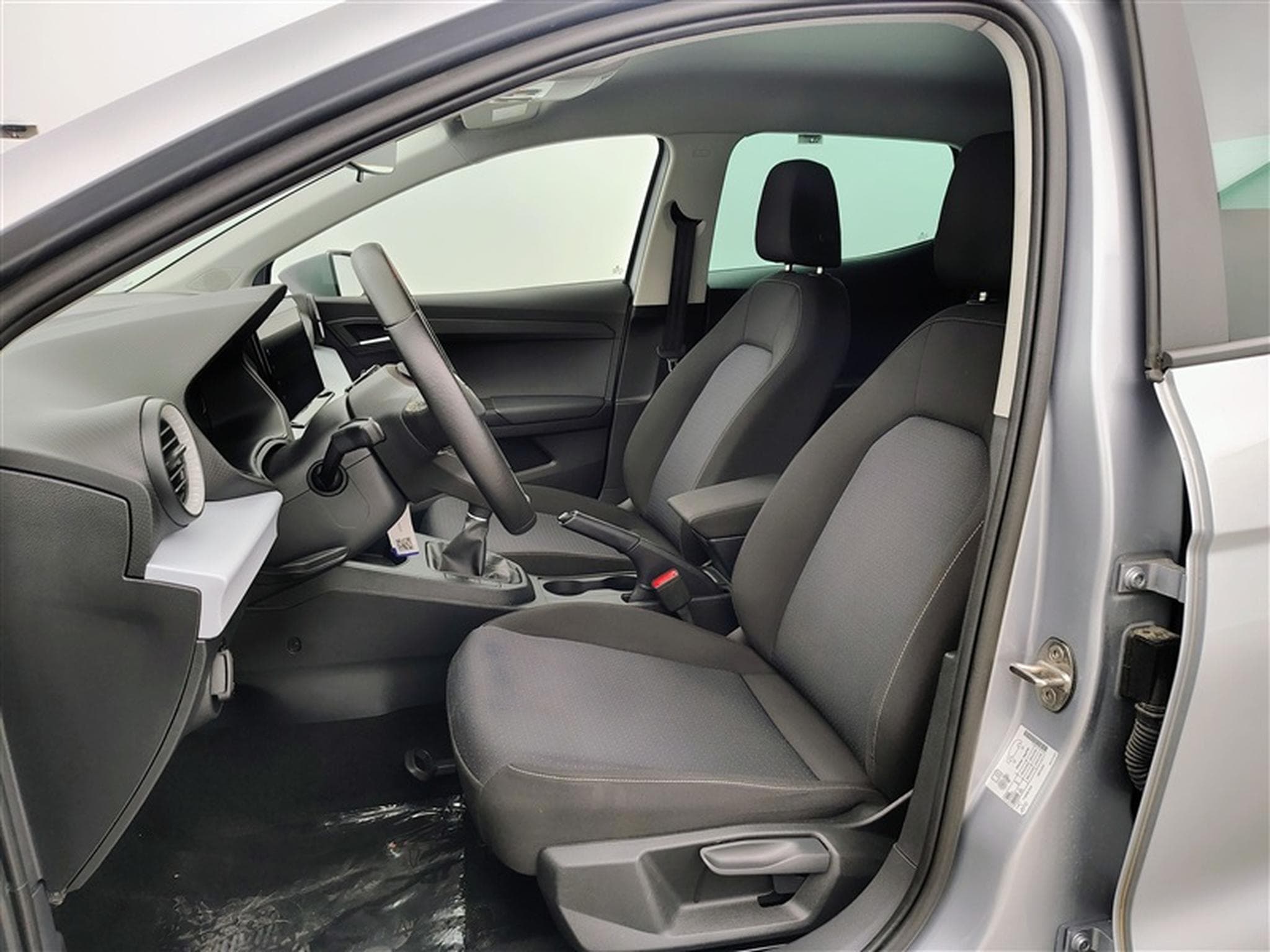 Seat Ibiza 1.0i MPI Move! Full Link NAVI/LED/JA/PDC (2023) - Photo 7