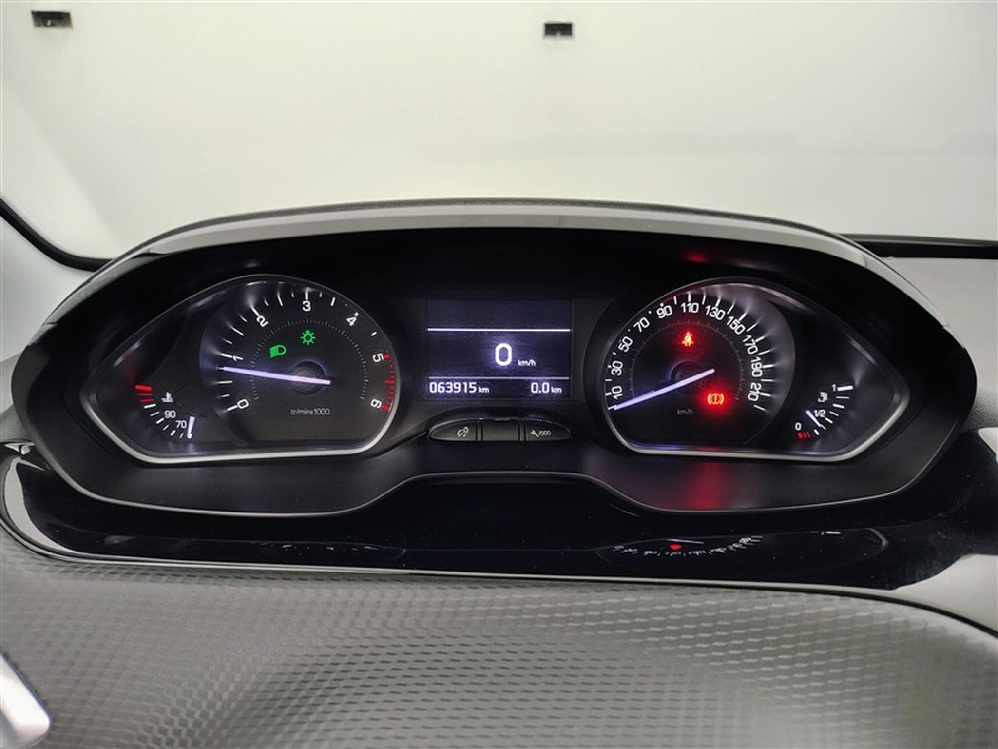 Peugeot 208 1.6 BlueHDi GT Line (2017) - Photo 10