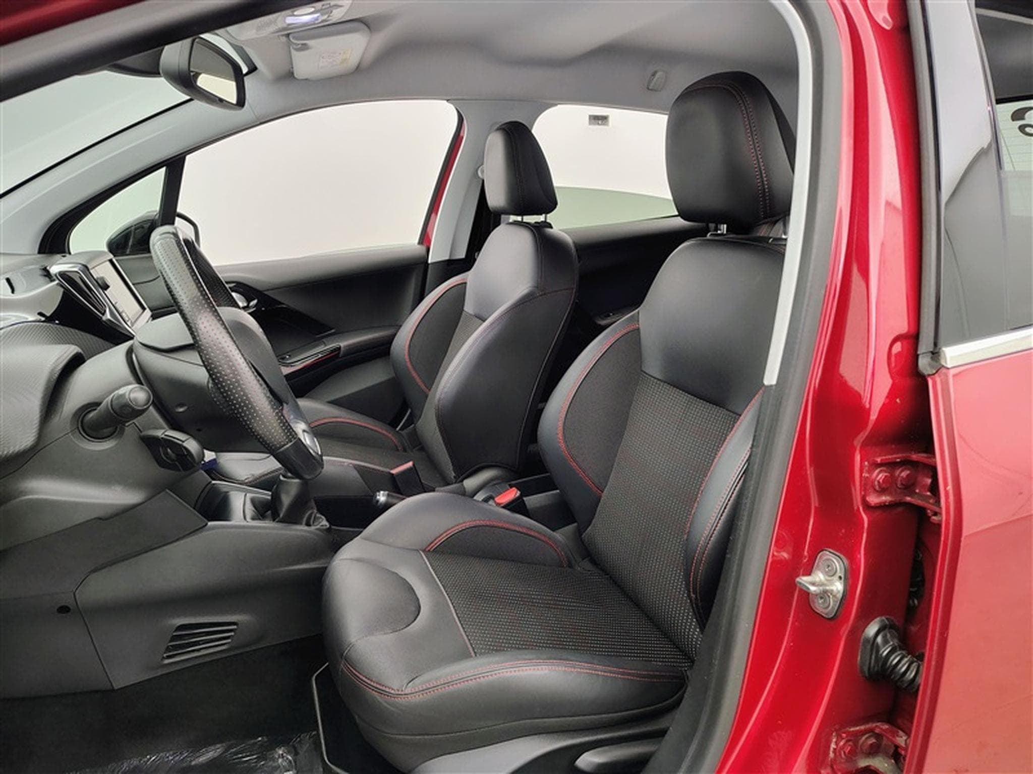 Peugeot 208 1.6 BlueHDi GT Line (2017) - Photo 7