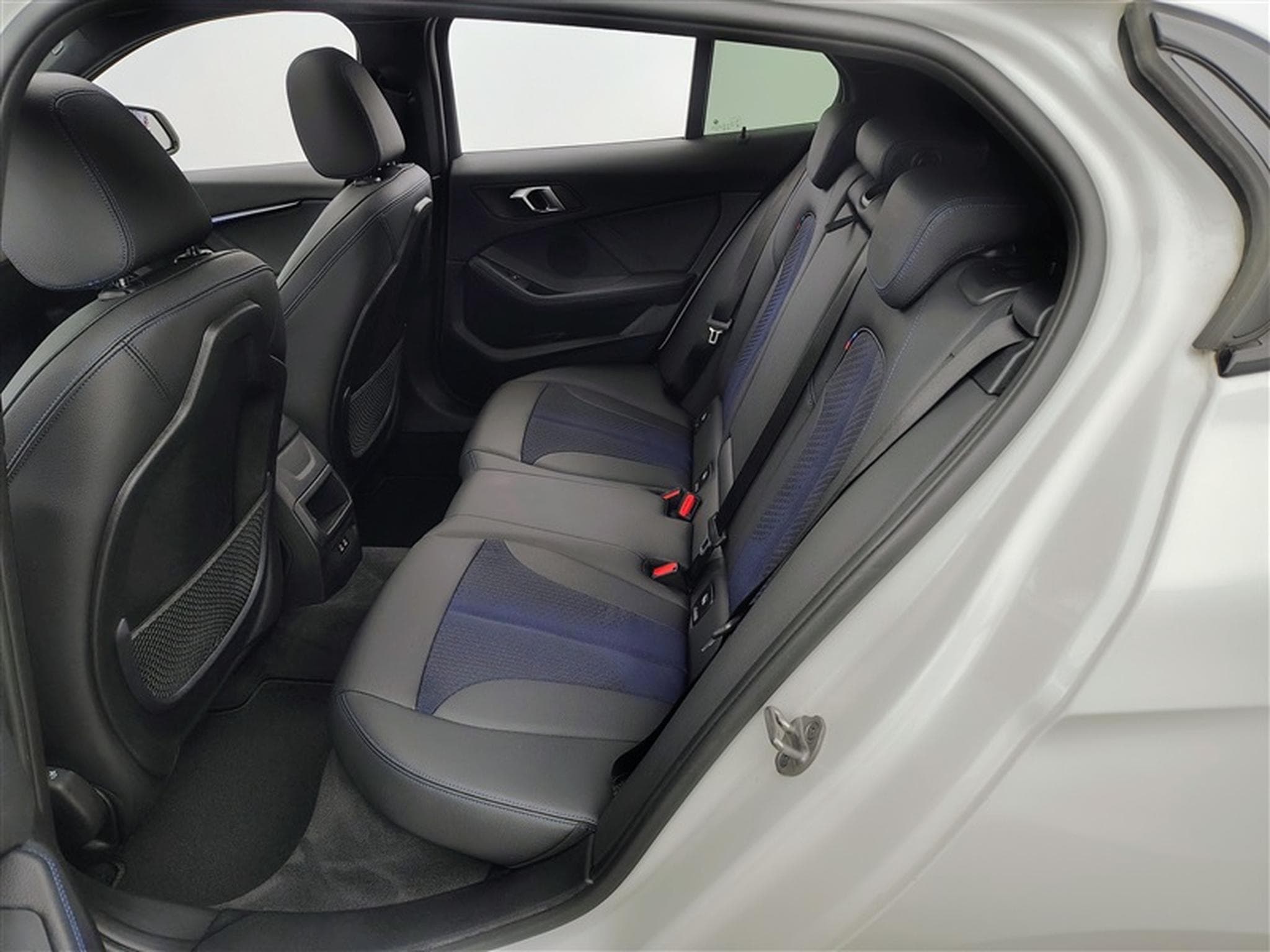BMW 118 iA Pack M NAVI / FULL LED / S-CUIR (2023) - Photo 13