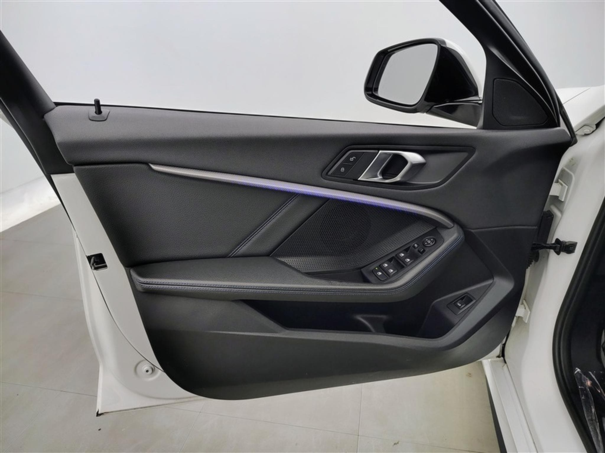 BMW 118 iA Pack M NAVI / FULL LED / S-CUIR (2023) - Photo 17
