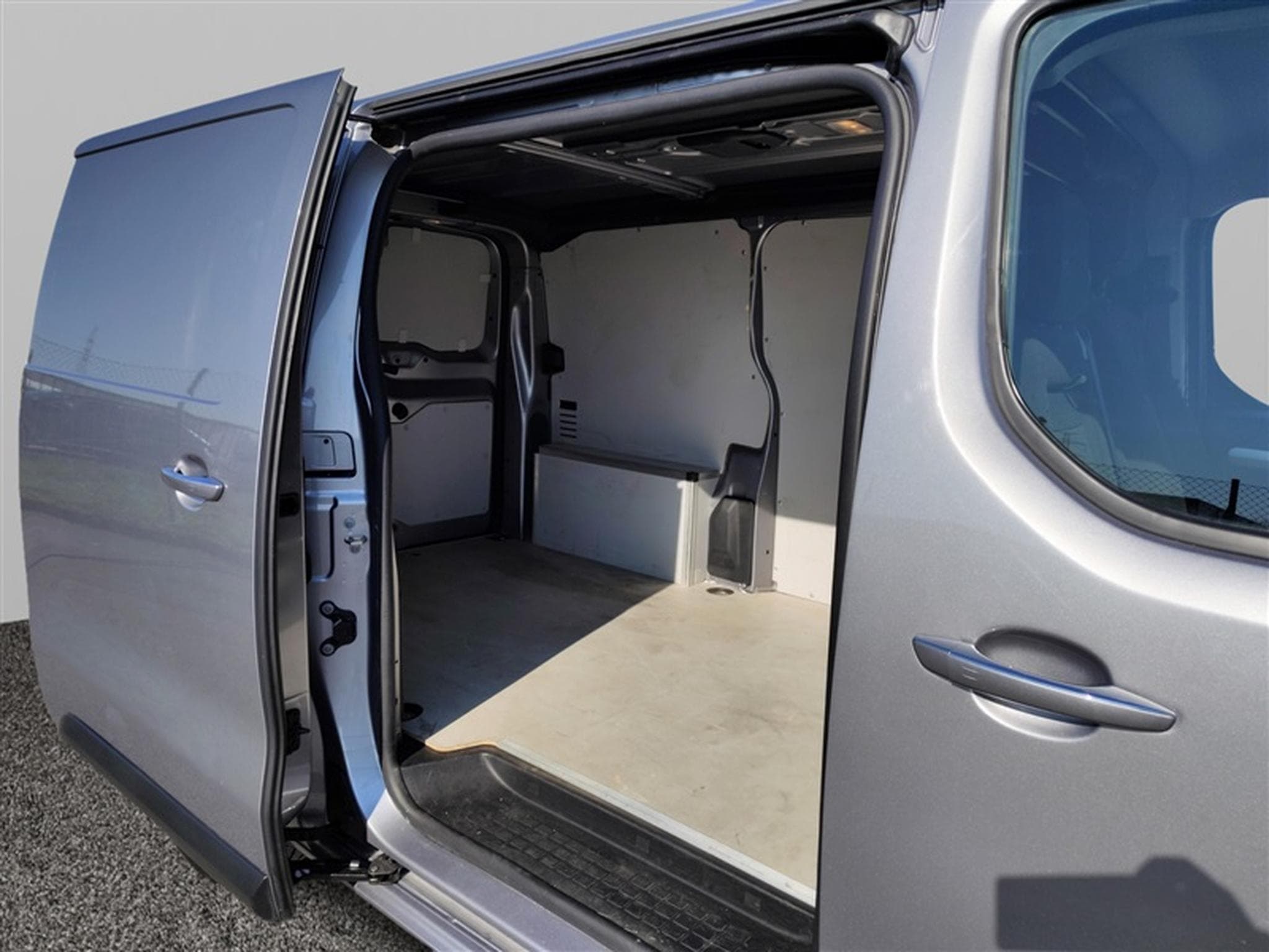Opel Vivaro 2.0 TD L2H1 Edition AUTO/NAVI/PDC (2023) - Foto 14