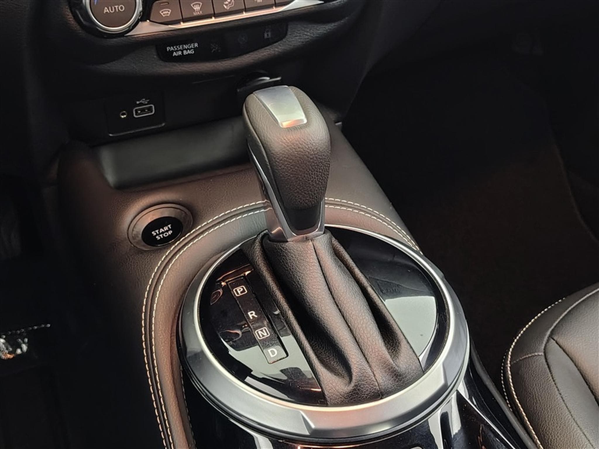 Nissan Juke 1.6 HEV  First Ed. Cuir/Navi/CarPlay/Sièges Ch./Caméra/... (2023) - Photo 12