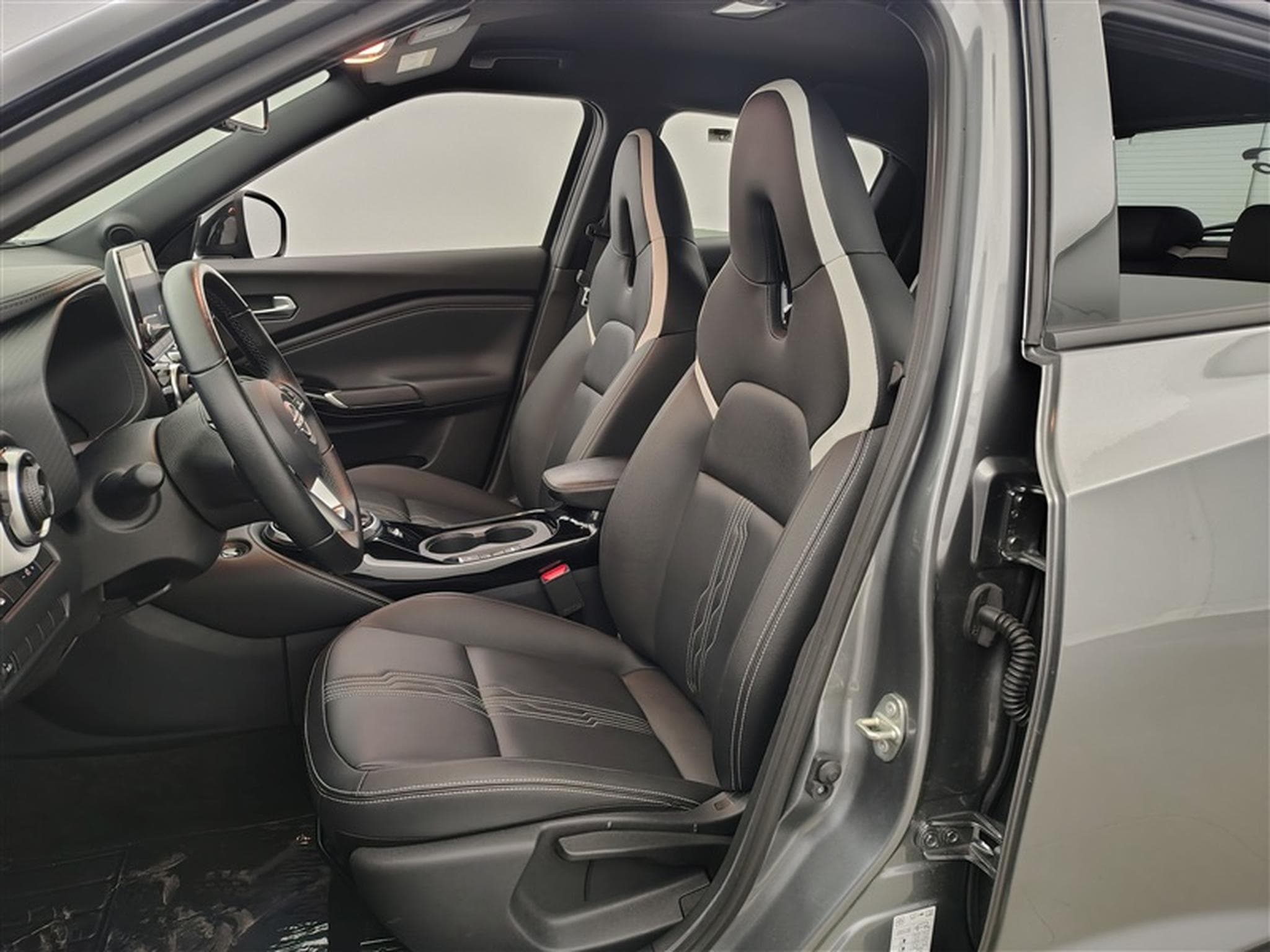 Nissan Juke 1.6 HEV  First Ed. Cuir/Navi/CarPlay/Sièges Ch./Caméra/... (2023) - Photo 7