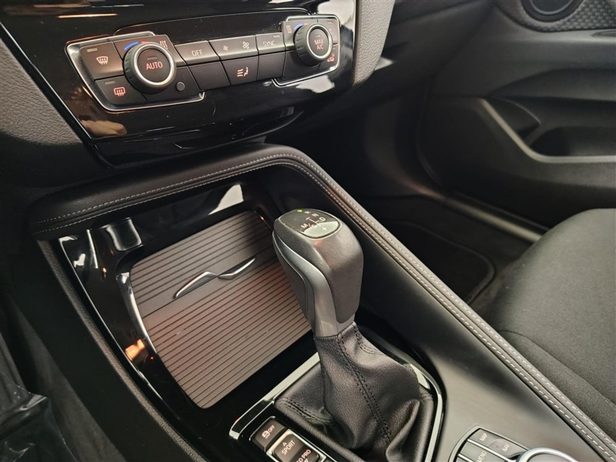 BMW X2 PHEV 1.5iA xDrive25e NAVI / FULL LED / PDC AV-AR (2022) - Photo 12