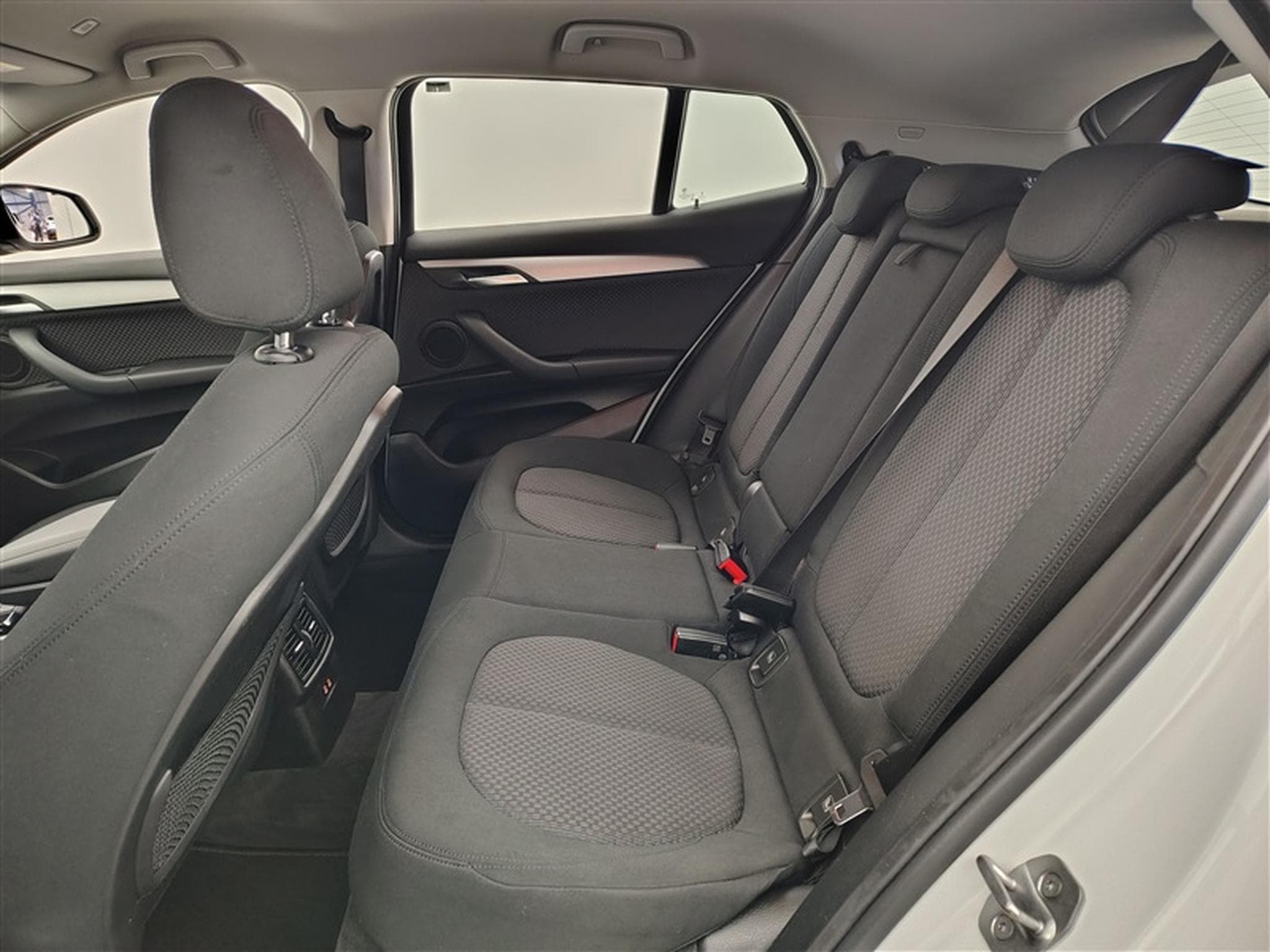 BMW X2 PHEV 1.5iA xDrive25e NAVI / FULL LED / PDC AV-AR (2022) - Photo 13